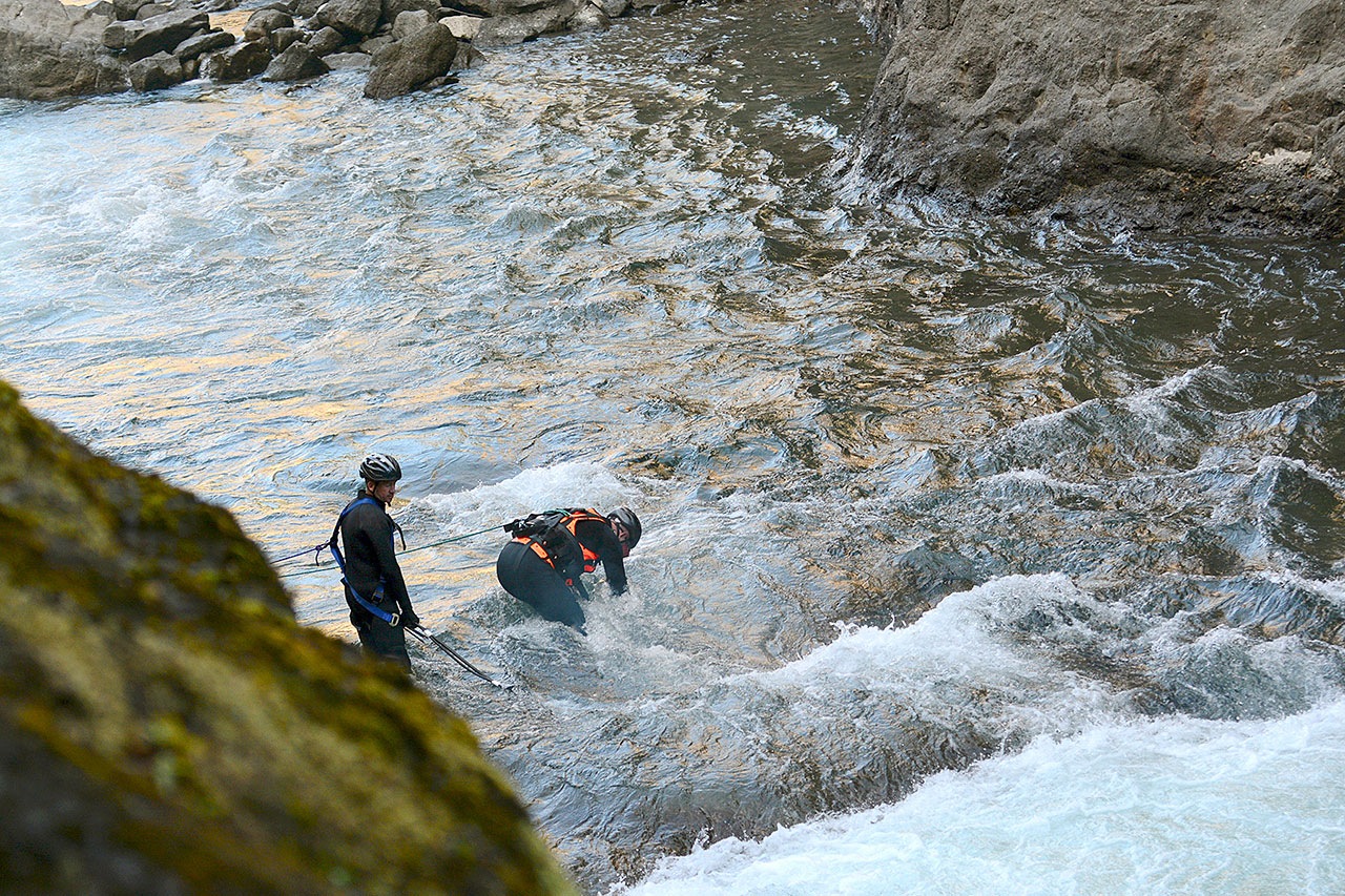 John Waters, left, and Lance Gullett, divers with the U.S. Army Corps of Engineers, work Thursday to remove rebar from the former Elwha Dam site, which has been been hazardous to kayakers. (Jesse Major/Peninsula Daily News)