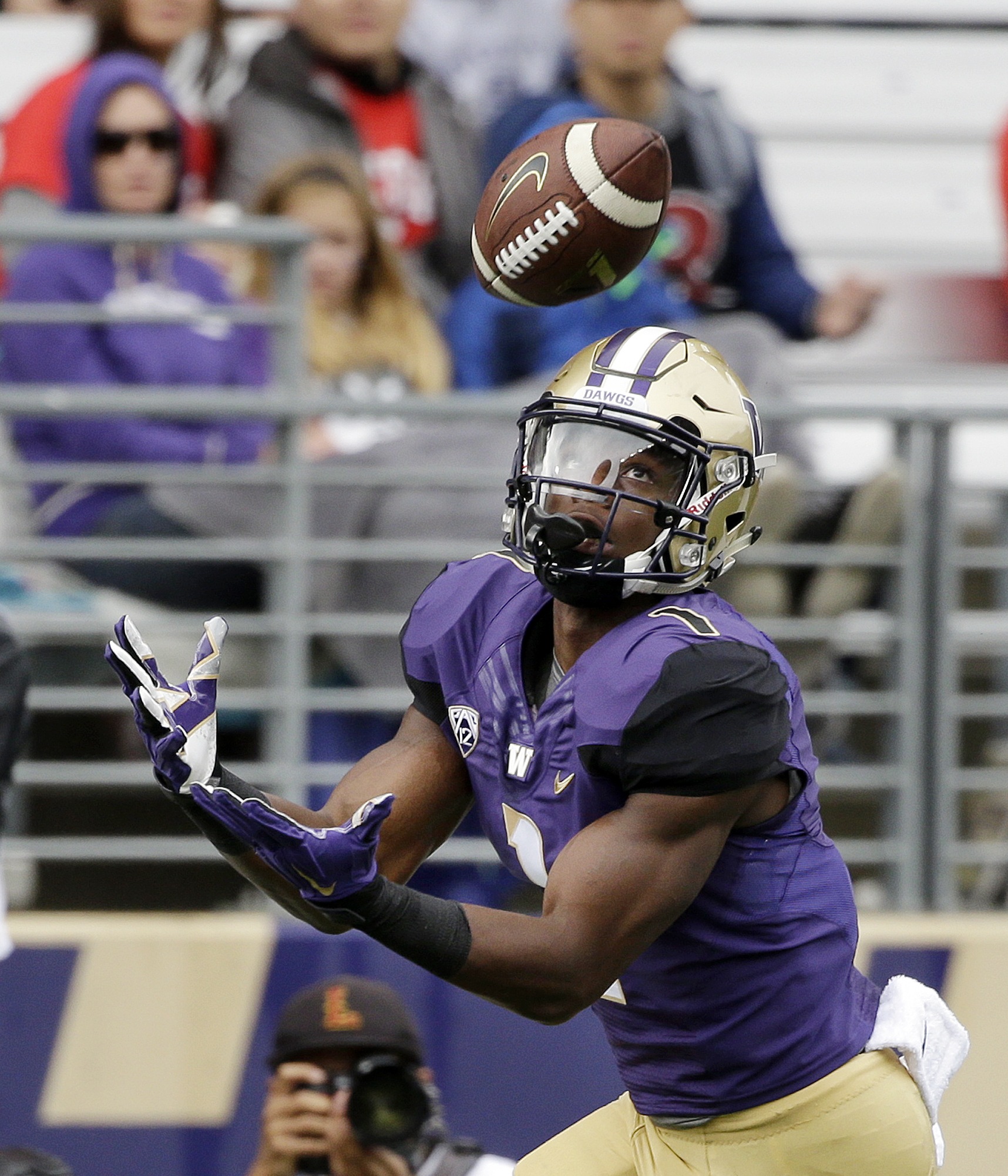 Washington’s John Ross reaches for a 38-yard touchdown pass against Rutgers in the first half of an NCAA college football game Saturday, Sept. 3, 2016, in Seattle. (AP Photo/Elaine Thompson)