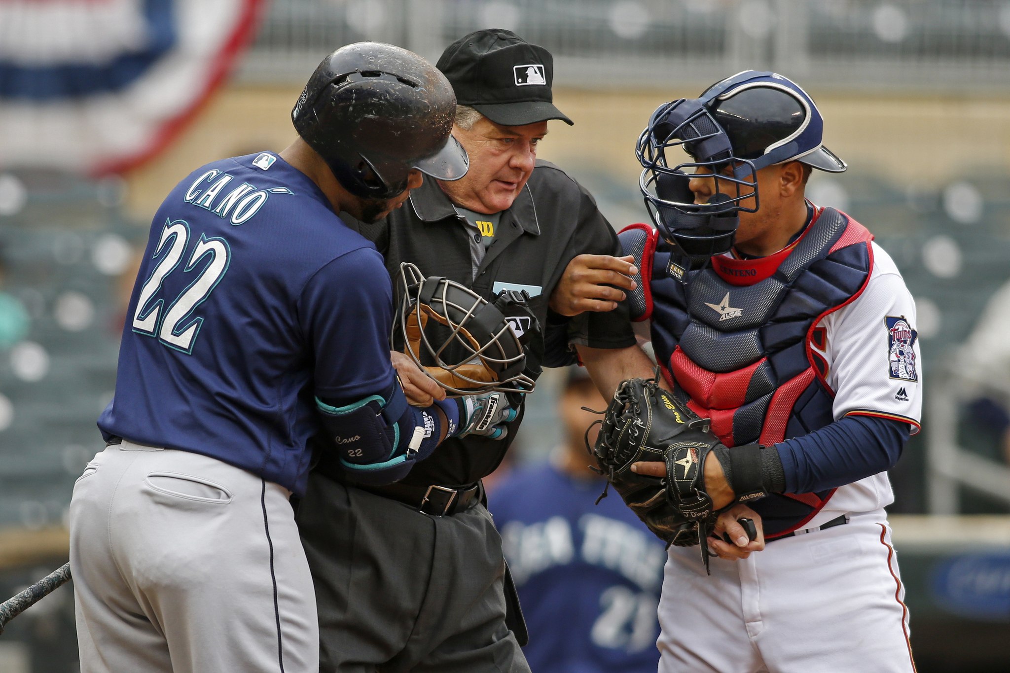 Mariners edge Twins 4-3