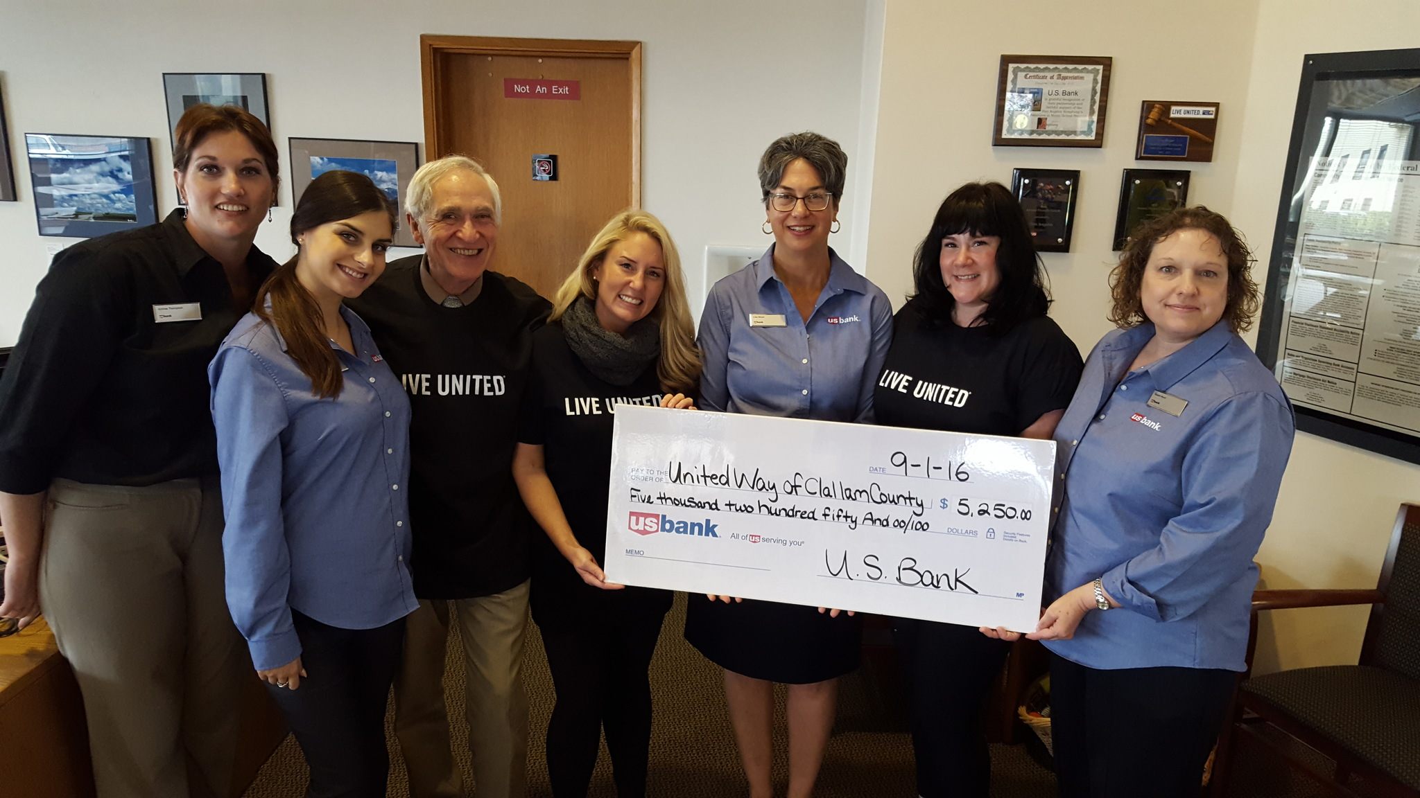 United Way recently accepted a donation for $5,250 from the US Bank Foundation. Lisa Meyer, assistant vice president, market manager, branch manager, presented the check to 2016 United Way Campaign co-chairs, Sara Dutrow and Courtney Buchanan and United Way CEO Donald Skinner. Submitted photo                                United Way recently accepted a donation for $5,250 from the US Bank Foundation.