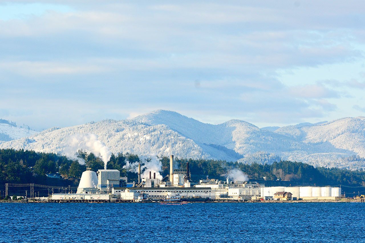 Snow blankets lowlands around Port Angeles on Tuesday. (Jesse Major/Peninsula Daily News)