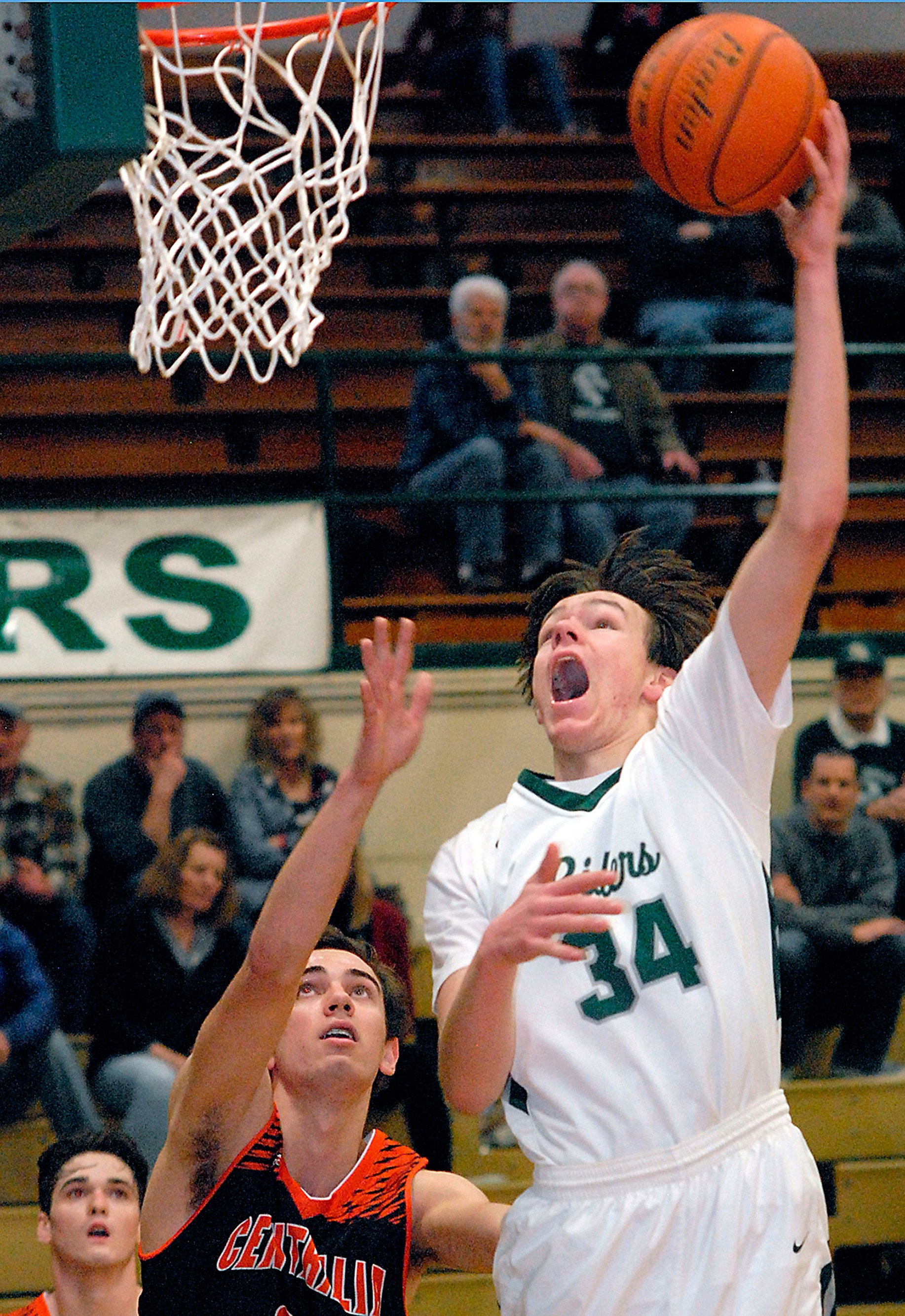 BOYS BASKETBALL: Angevine, Port Angeles rain down treys on Centralia