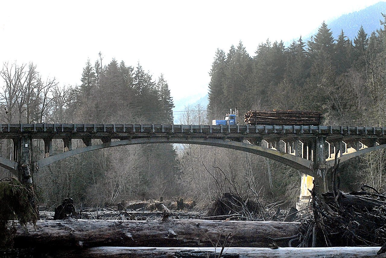 A logging truck makes its way across the U.S. 101 bridge over the Elwha River last week. (Keith Thorpe/Peninsula Daily News)