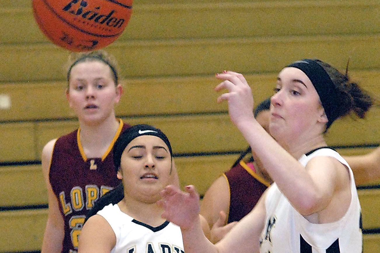 GIRLS BASKETBALL: Clallam Bay claws out Tri-District Tournament win