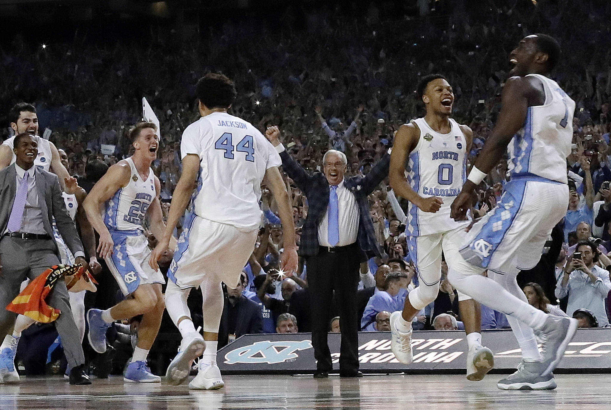 North Carolina head coach Roy Williams and players celebrate after the finals of the Final Four NCAA college basketball tournament against Gonzaga, Monday, April 3, 2017, in Glendale, Ariz. North Carolina won 71-65. (AP Photo/David J. Phillip)