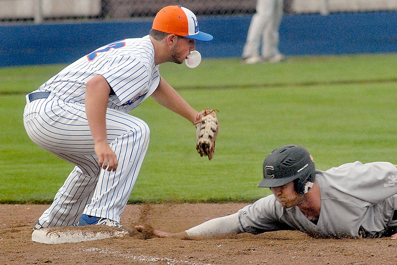 LEFTIES: Bats go to work, pitchers combine on 4-hitter in win