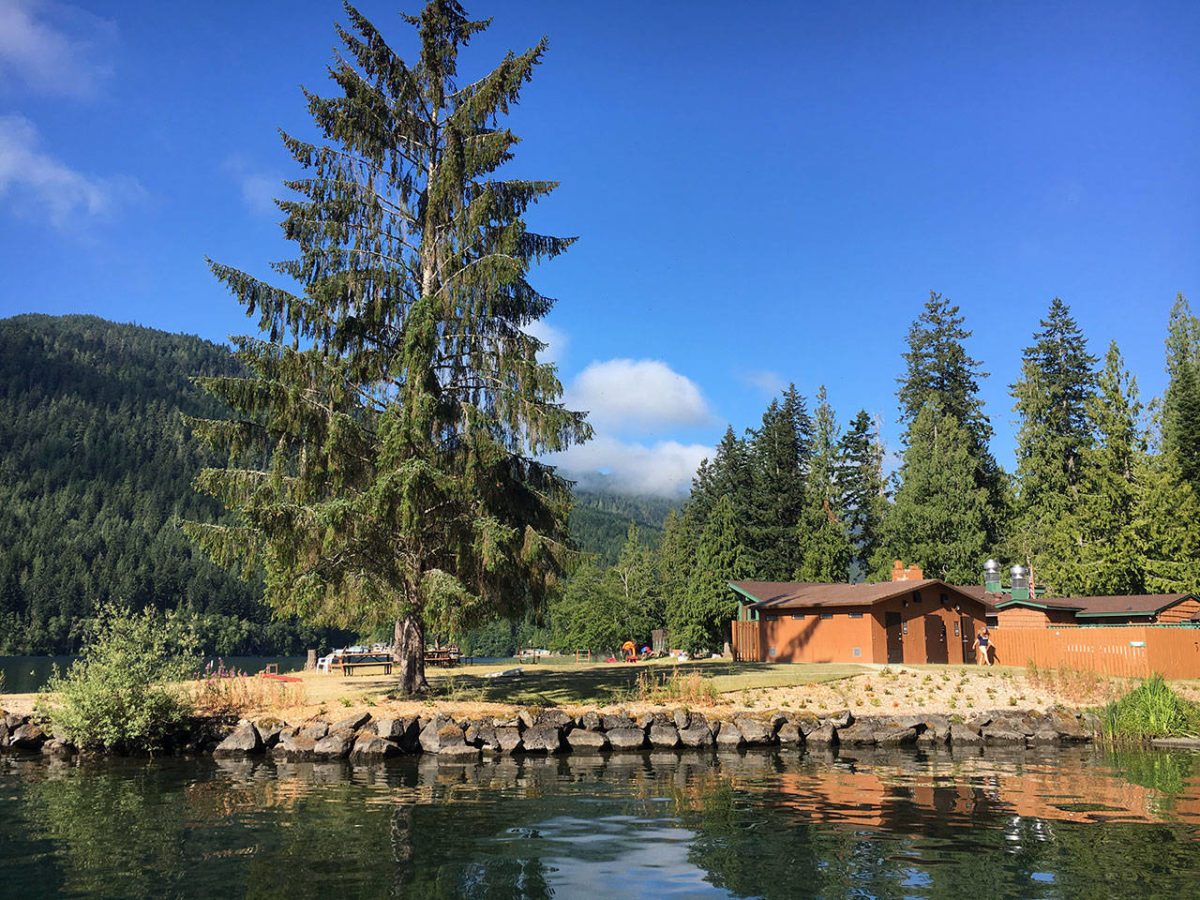 log cabin resort lake crescent camping