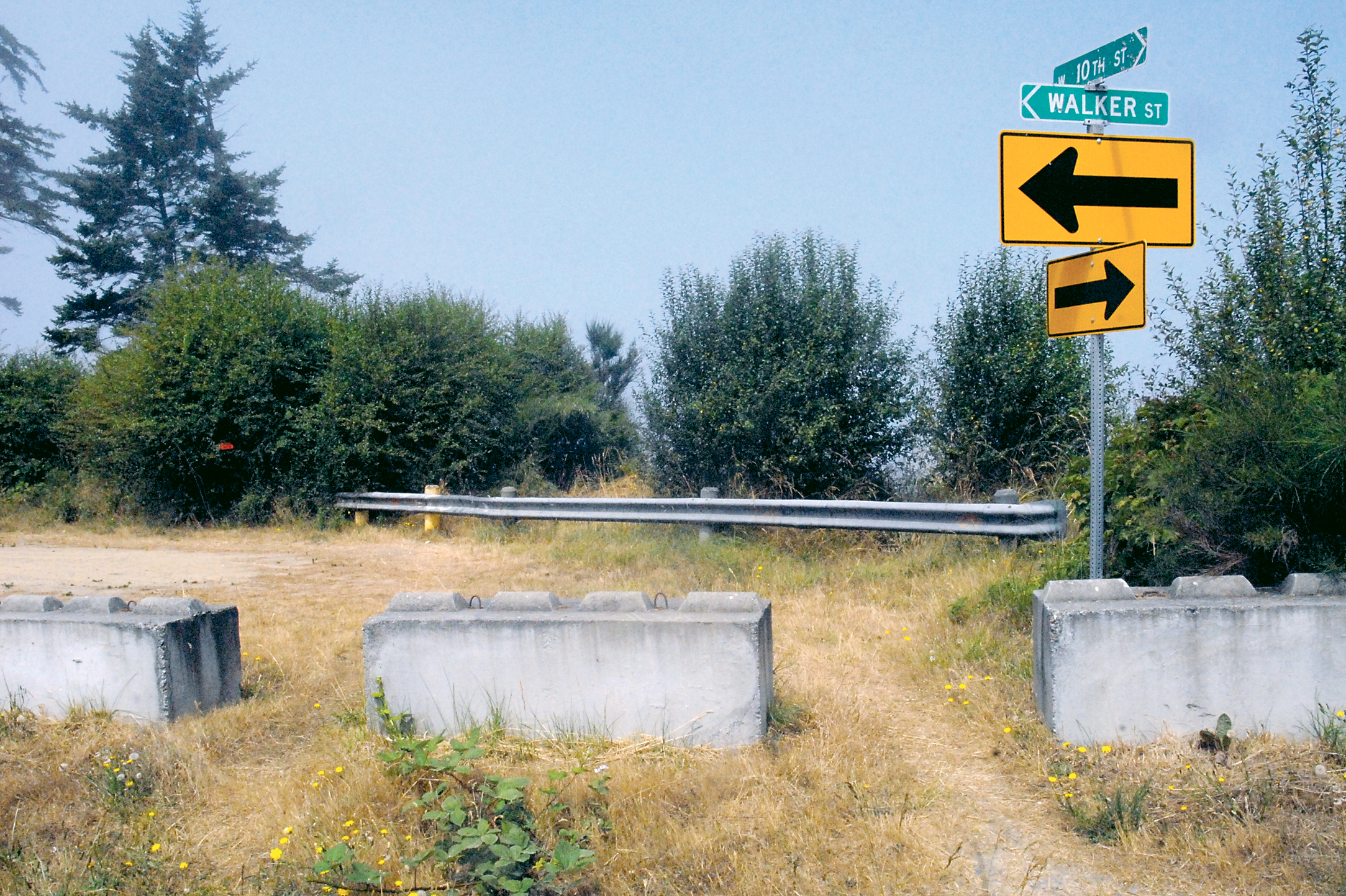 A steel barrier marks the edge of a bluff above where the body of a woman was found on the beach at the end of West 10th Street in Port Angeles on Monday. (Keith Thorpe/Peninsula Daily News)