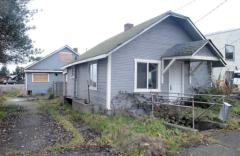 A pair of shuttered houses at 413 W. Second St.