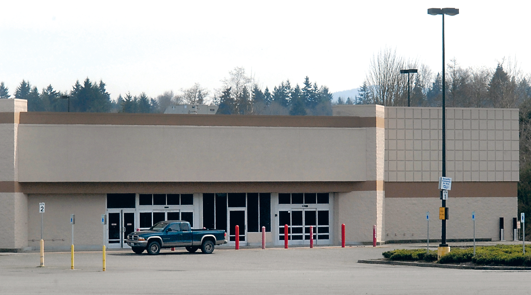 The former Port Angeles Walmart store has been approved to house a cabinet manufacturing business that could bring up to 200 jobs to the area. — Keith Thorpe/Peninsula Daily News ()