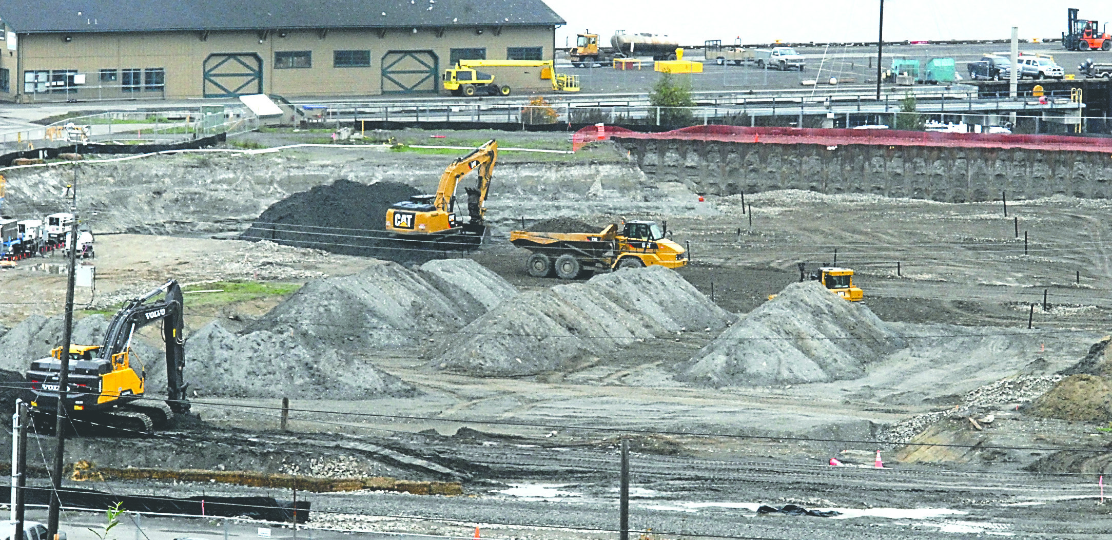 Excavators and bulldozers remove dirt at the site of the former KPly mill in Port Angeles last fall. — Keith Thorpe/Peninsula Daily News ()