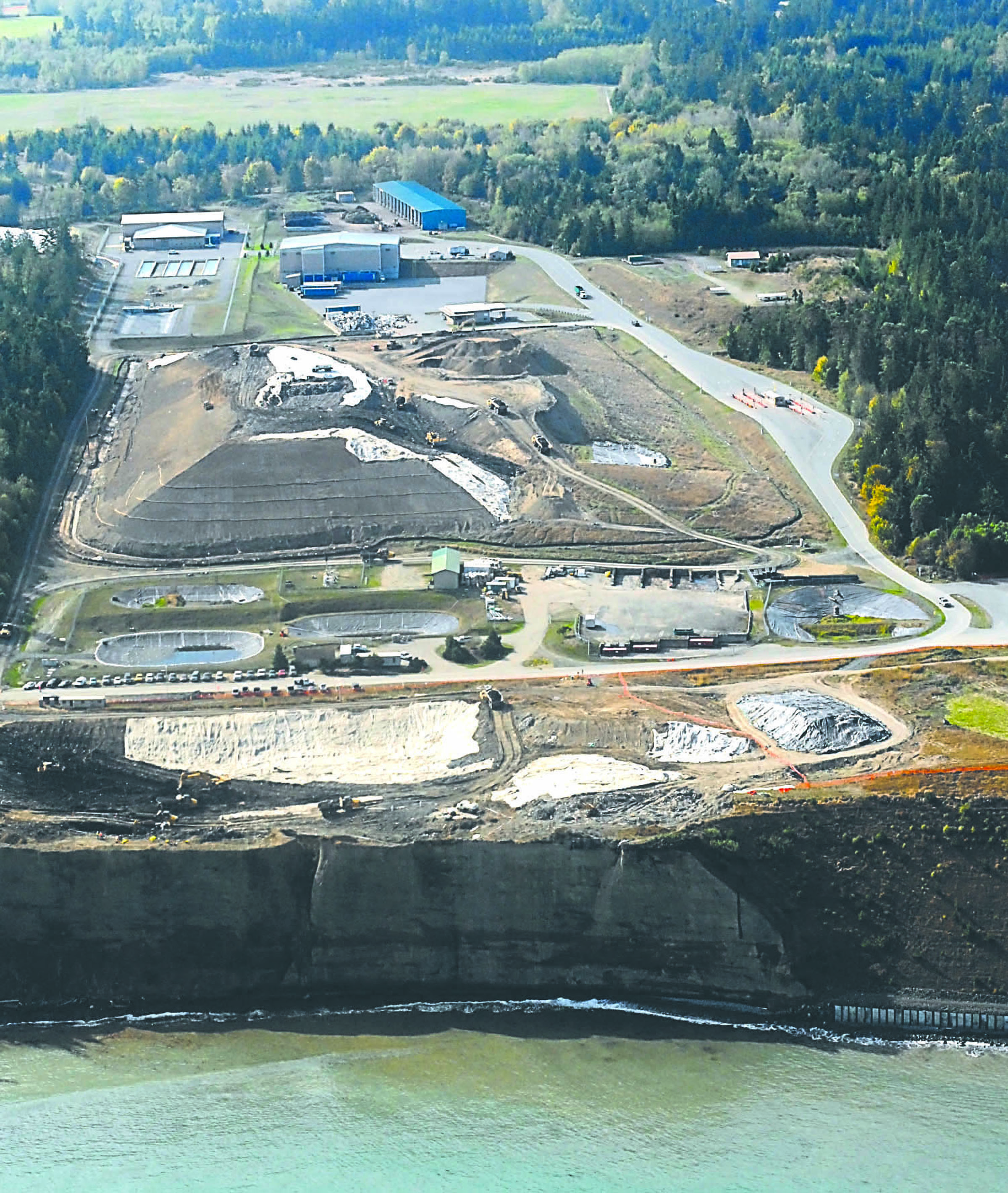 The Port Angeles landfill is seen in October 2014. (Keith Thorpe/Peninsula Daily News)