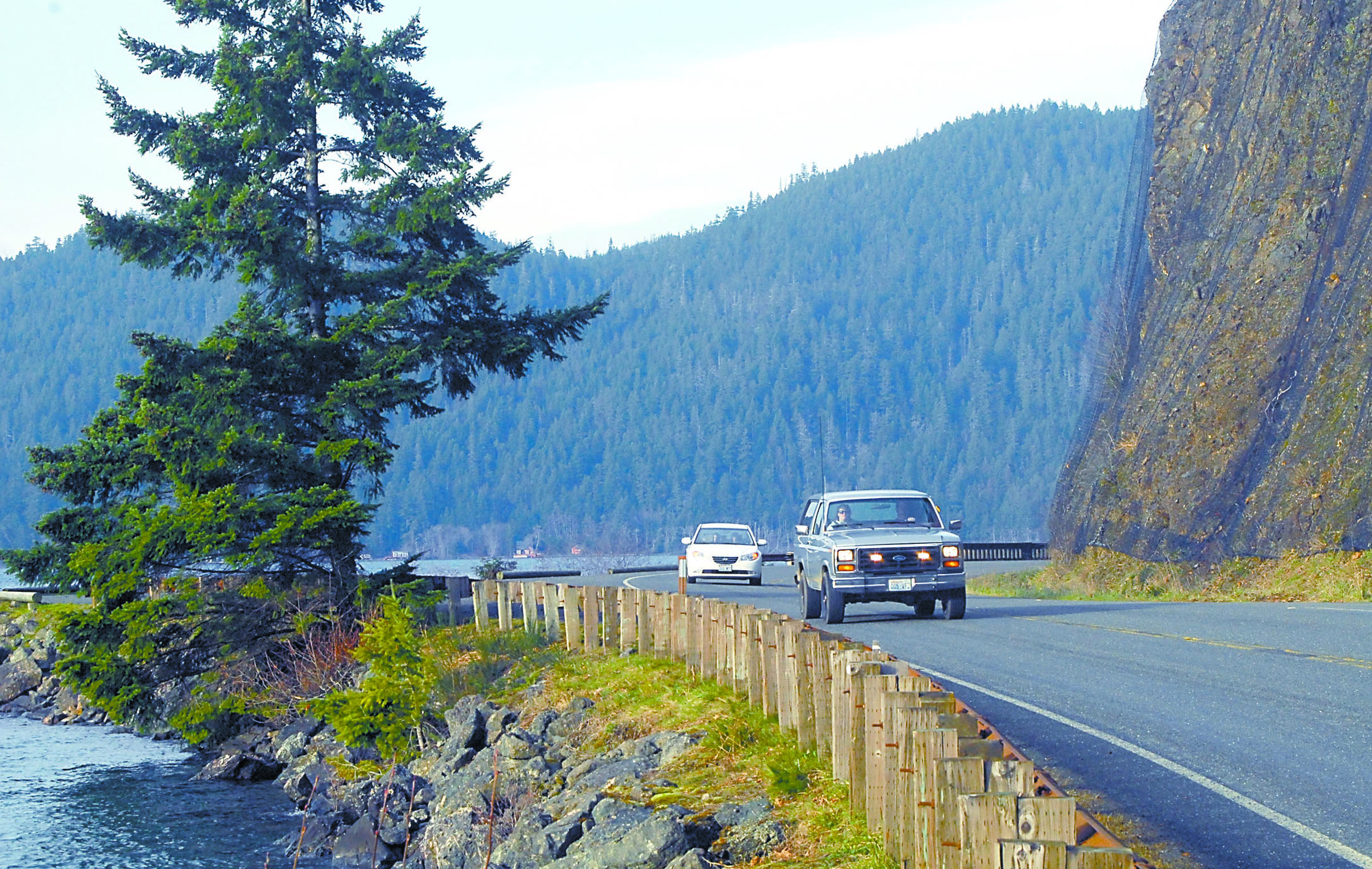 Vehicles on U.S. Highway 101 make their way around Lake Crescent near Sledge Hammer Point in Olympic National Park west of Port Angeles. (Keith Thorpe/Peninsula Daily News)