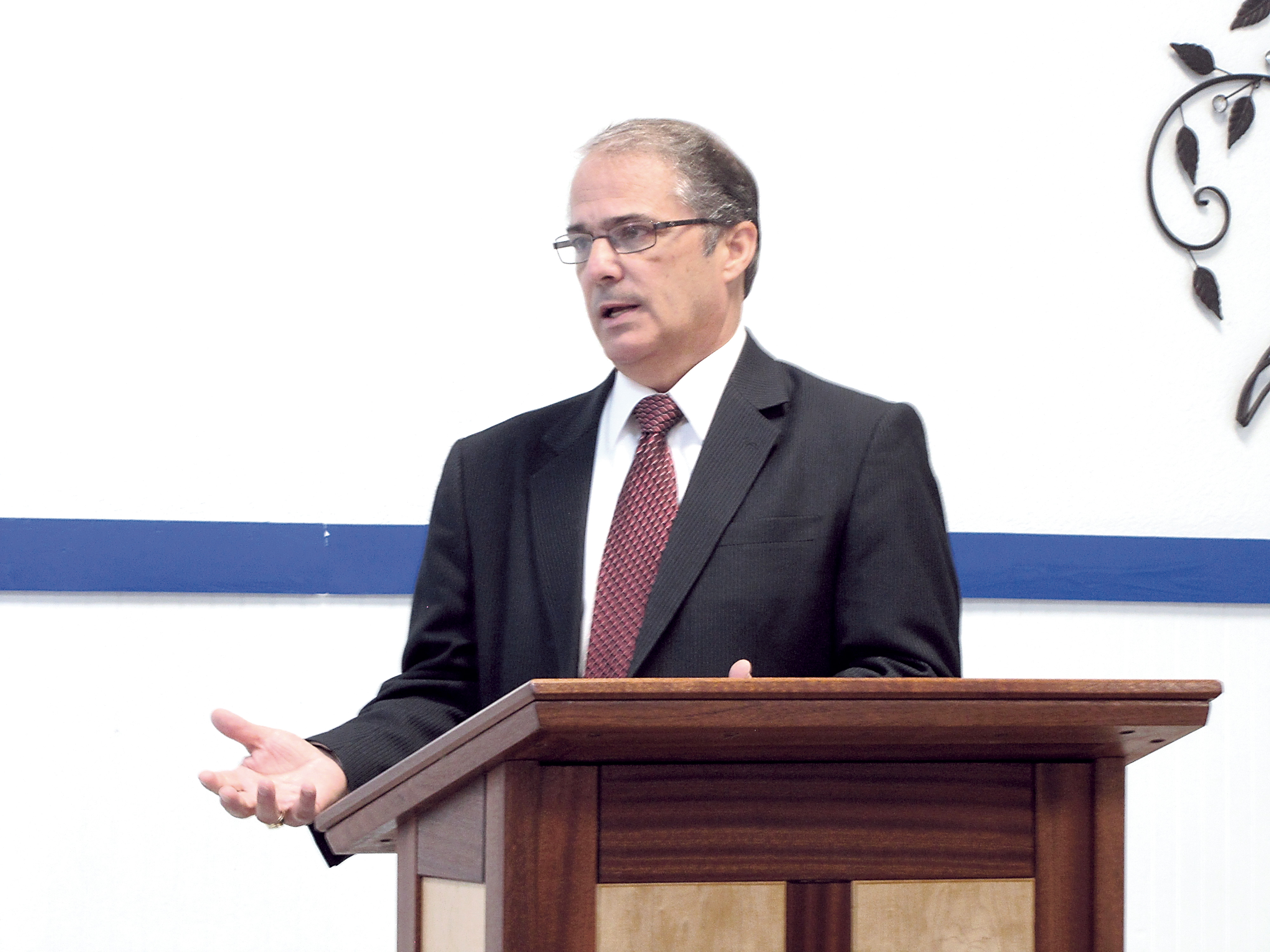 Lt. Gov. Brad Owen speaks Wednesday at the Forks Chamber of Commerce meeting at JT’s Sweet Stuffs. — Arwyn Rice/Peninsula Daily News ()