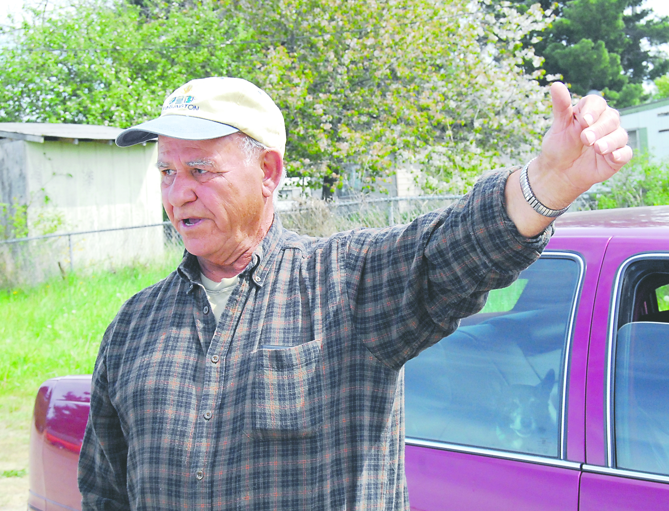 Dan Davis describes the experience of having a man driving a logging bulldozer destroy two of his houses and an assortment of other structures in the Gales Addition today. Keith Thorpe/Peninsula Daily News