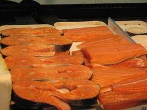 Salmon steaks in a market. Wikipedia creative commons