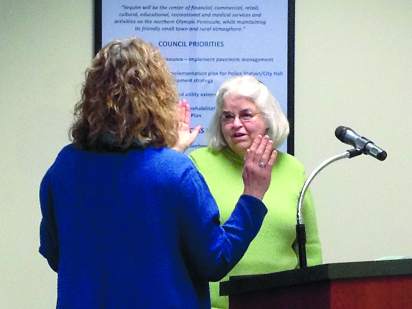 Genaveve Starr is sworn in Monday night by Sequim City Clerk Karen Kuznek-Reese. Joe Smillie/Peninsula Daily News