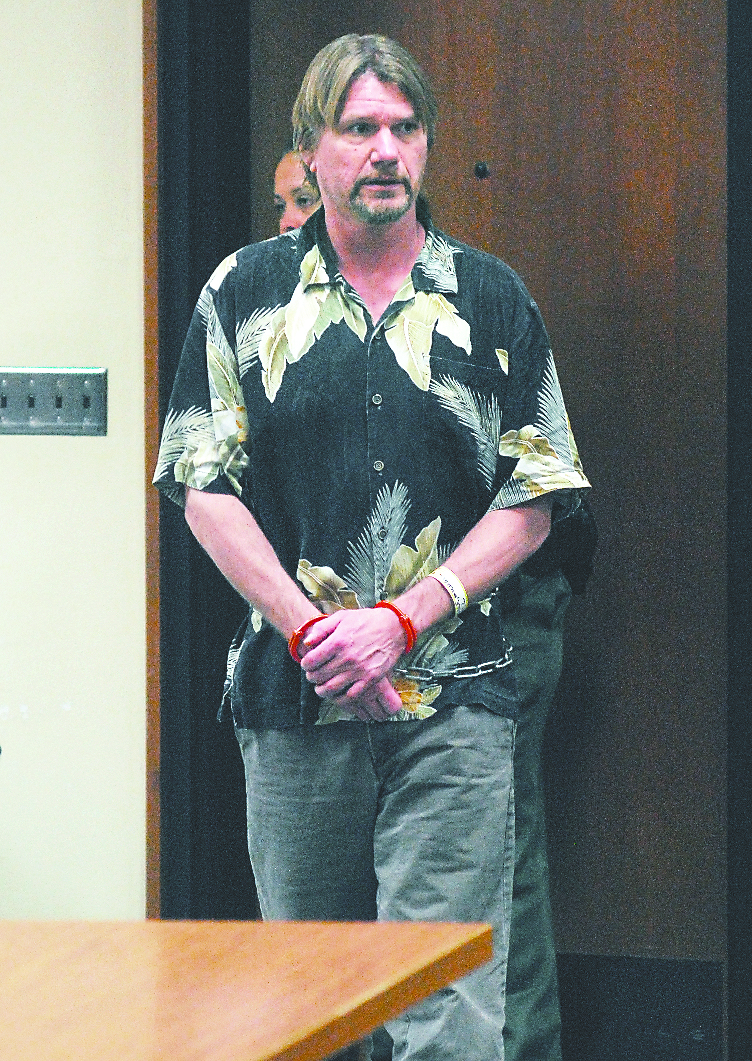 Antique store owner Michael Allen VanAusdle enters Clallam County Superior Court in Port Angeles for a first appearance on charges of second degree possession of stolen property and first degree trafficking of stolen property. Keith Thorpe/Peninsula Daily News