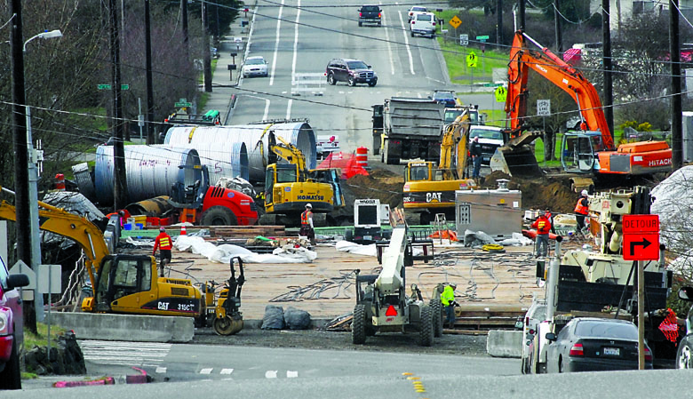 Construction crews work at the site of the Lauridsen Boulevard bridge over Peabody Creek on Wednesday in Port Angeles. Keith Thorpe/Peninsula Daily News