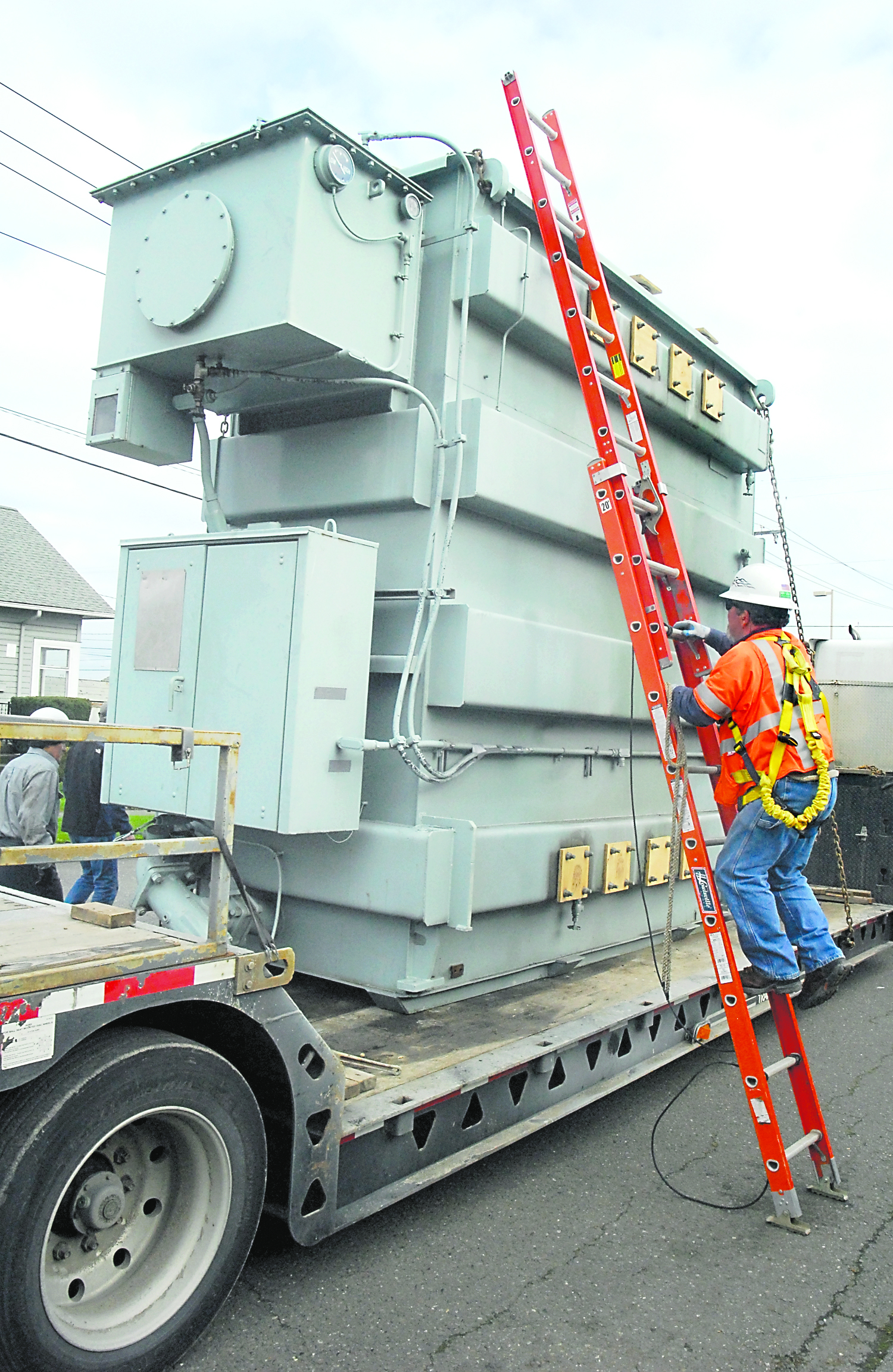 Port Angeles public utility worker Bob Williams climbs an electrical transformer before it is hauled away from the Civic Field power substation Friday. Keith Thorpe/Peninsula Daily News