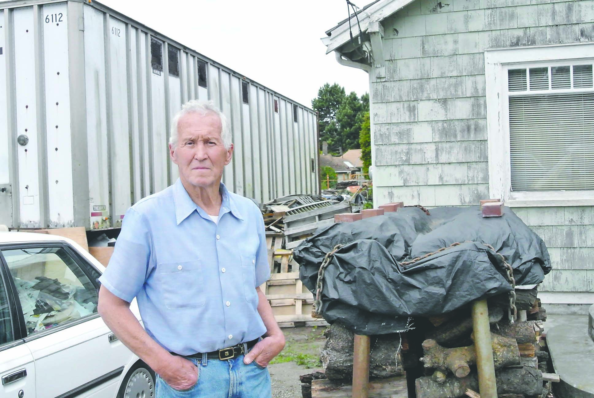 Bill Short is making strides toward the Nov. 15 deadline Port Townsend officials set for cleaning up the public areas of his land. Charlie Bermant/Peninsula Daily News