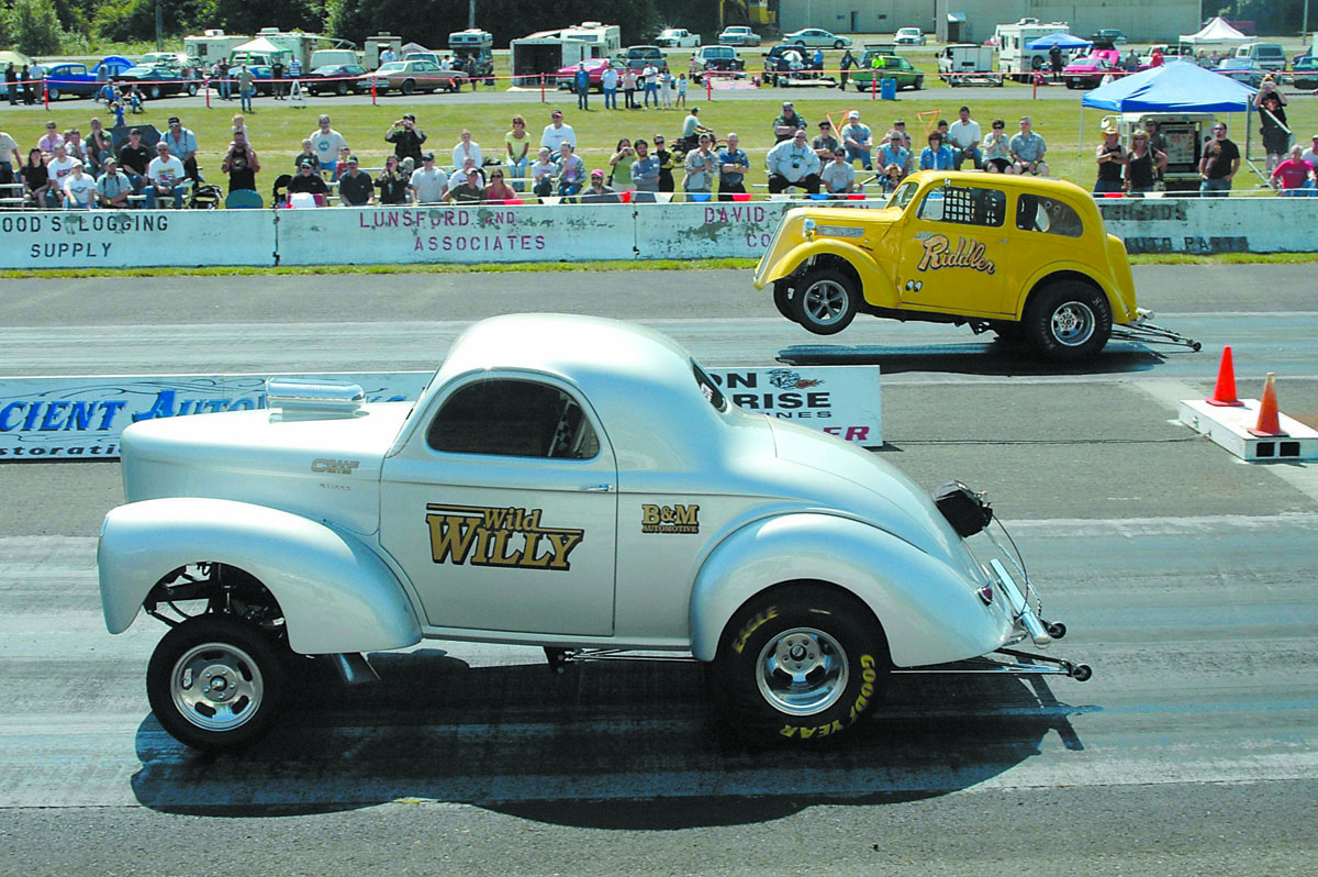 Crowds watch the dragsters in 2009. The West End Thunder drag-racing club announced that races will resume this Saturday at the Forks airport. Lonnie Archibald/for Peninsula Daily News