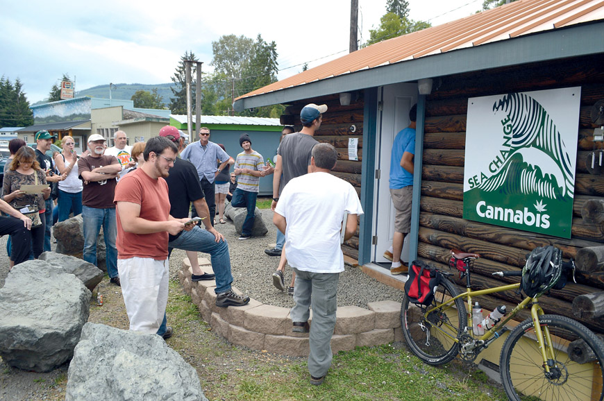 A crowd of more than 60 people waits for recreational marijuana store Sea Change Cannabis to open in Discovery Bay on Friday afternoon. Joe Smillie/Peninsula Daily News