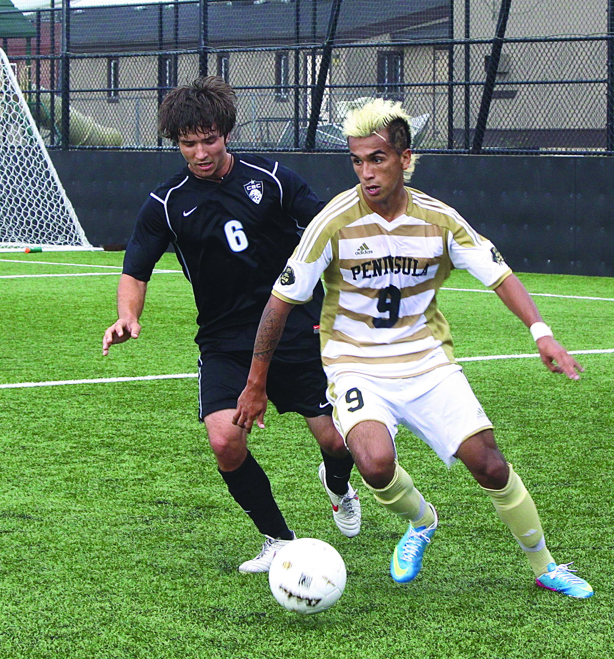 Peninsula College forward Alex Martinez gets ready to make a move against Columbia Basin's John Zoulek. Dave Logan/for Peninsula Daily News