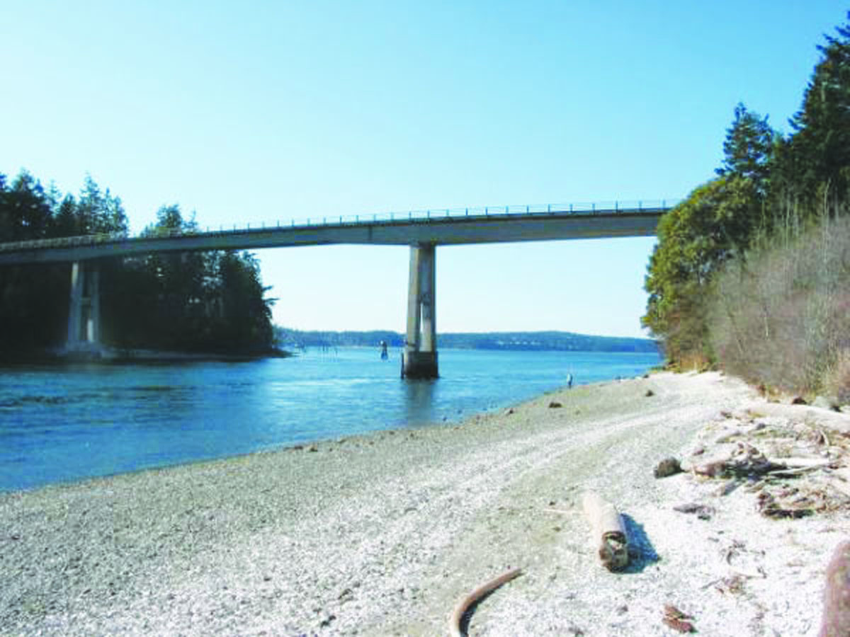 The Port Townsend Portage Canal bridge is having its navigational lights repaired by the state Department of Transportation.