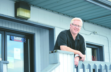 Tom Curry in front of Barhop Brewing in Port Angeles. Diane Urbani de la Paz/Peninsula Daily News