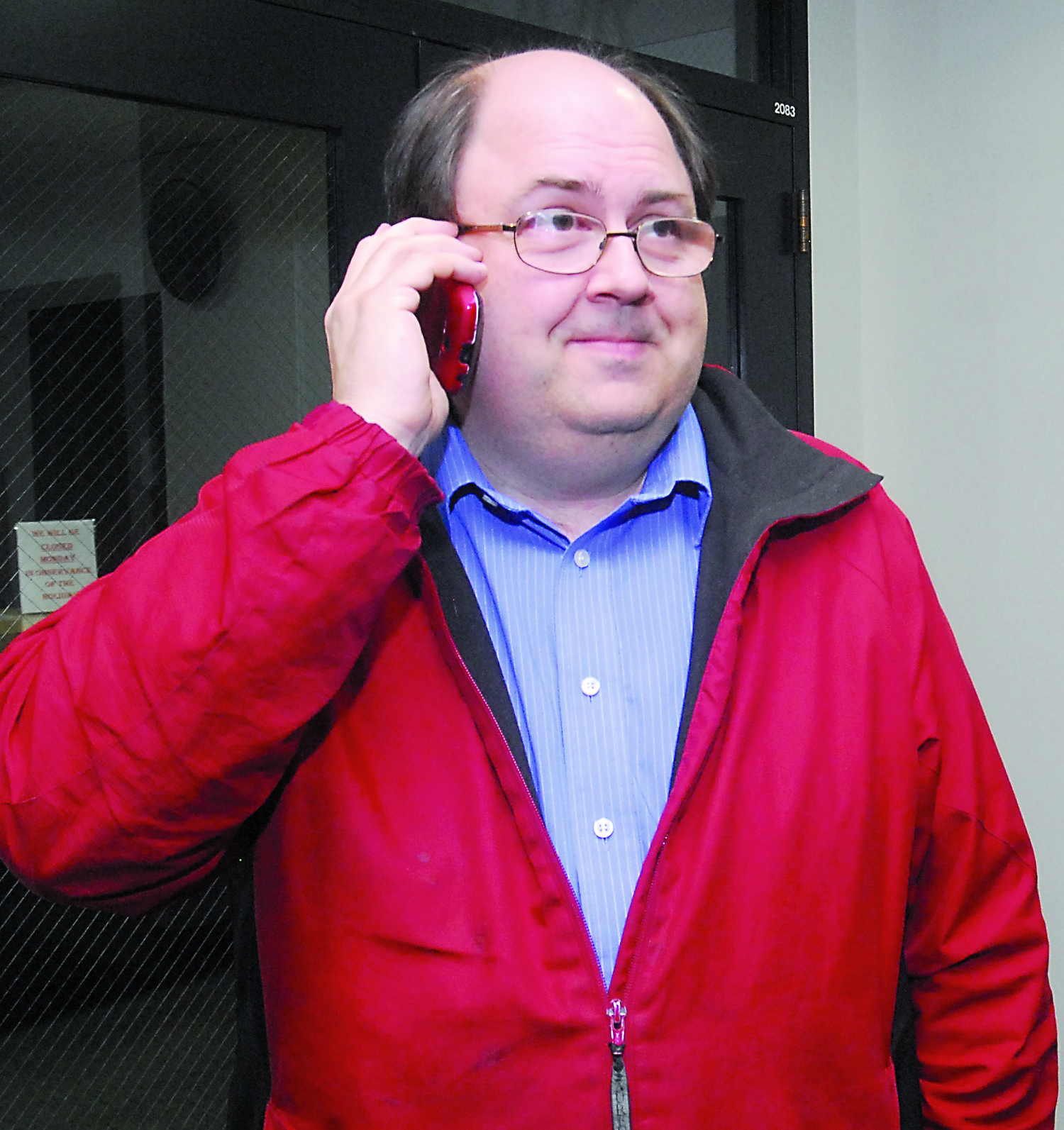 Forks Mayor Bryon Monohon talks on the pone in the lobby of the Clallam County Courthouse in Port Angeles on Tuesday night. Keith Thorpe/Peninsula Daily News