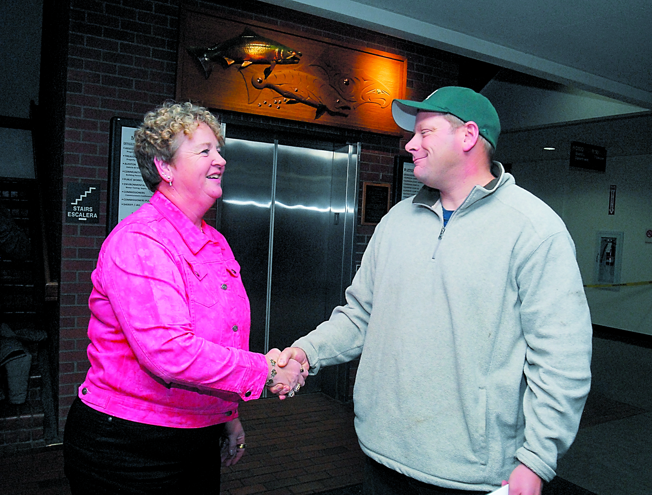 Election opponents Maggie Roth and Clallam County Commissioner Mike Chapman shake hands at the county courthouse Tuesday night after it appeared that Chapman won re-election. Keith Thorpe/Peninsula Daily News