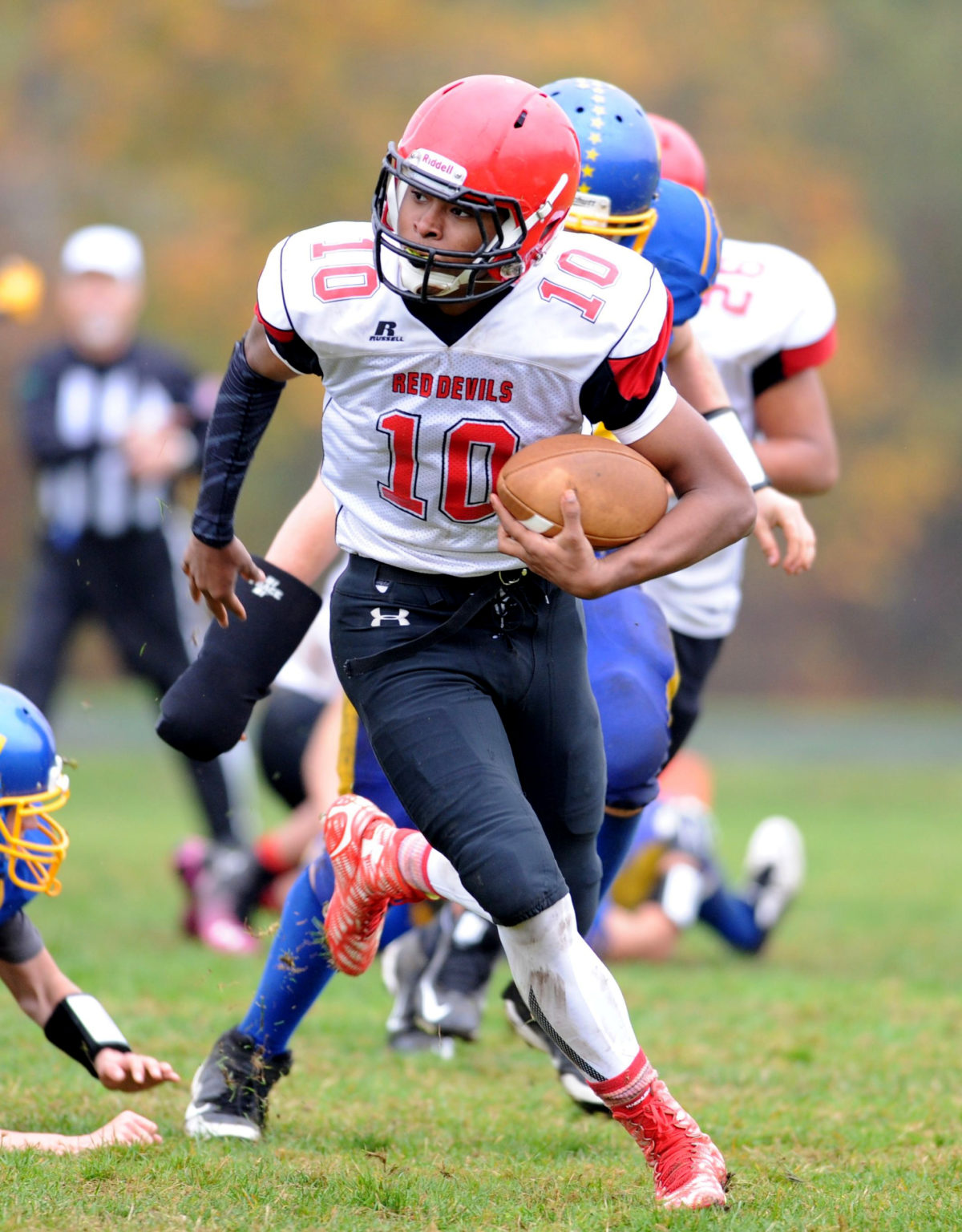 PREP FOOTBALL: Improved Munyagi boosting Neah Bay's chances for a three ...