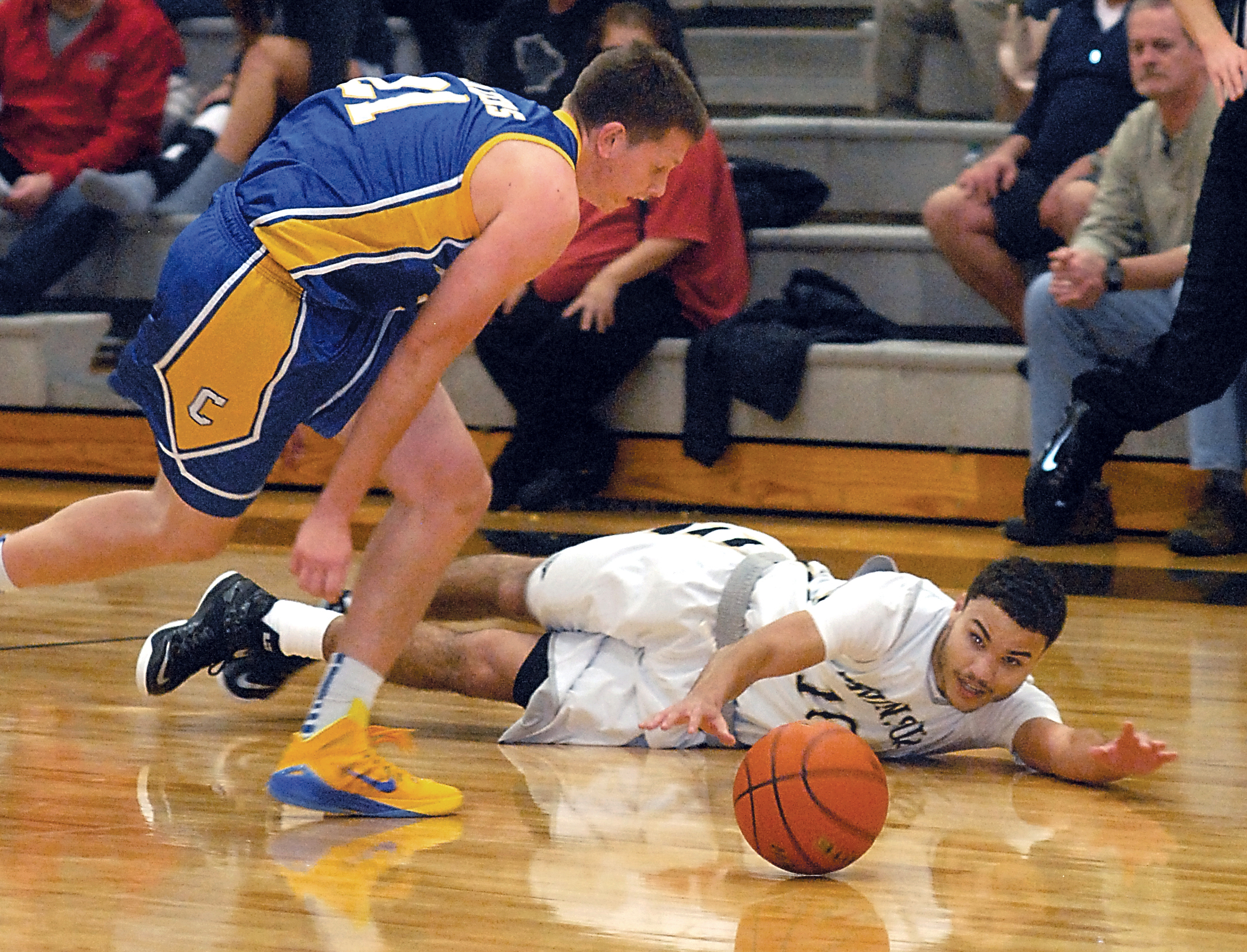 Peninsula's Malik Mayeux dives for a loose ball as Centralia's Josiah Warner gives chase during the Pirates' win at the First Federal Pirate Classic in Port Angeles. Keith Thorpe/Peninsula Daily News