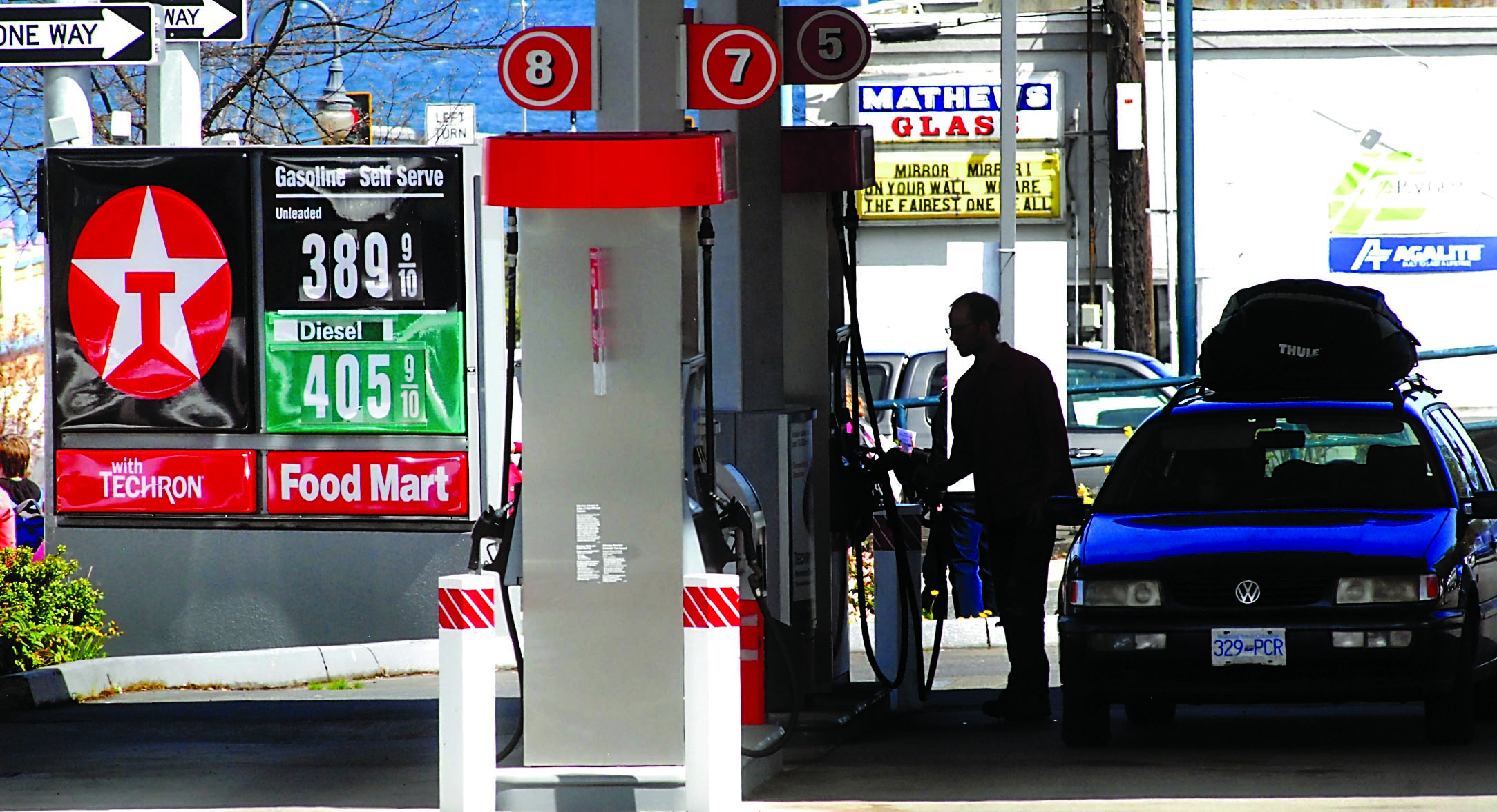 A motorist buys fuel at the Texaco Food Mart at First and Lincoln streets in Port Angeles.  —Photo by Keith Thorpe/Peninsula Daily News