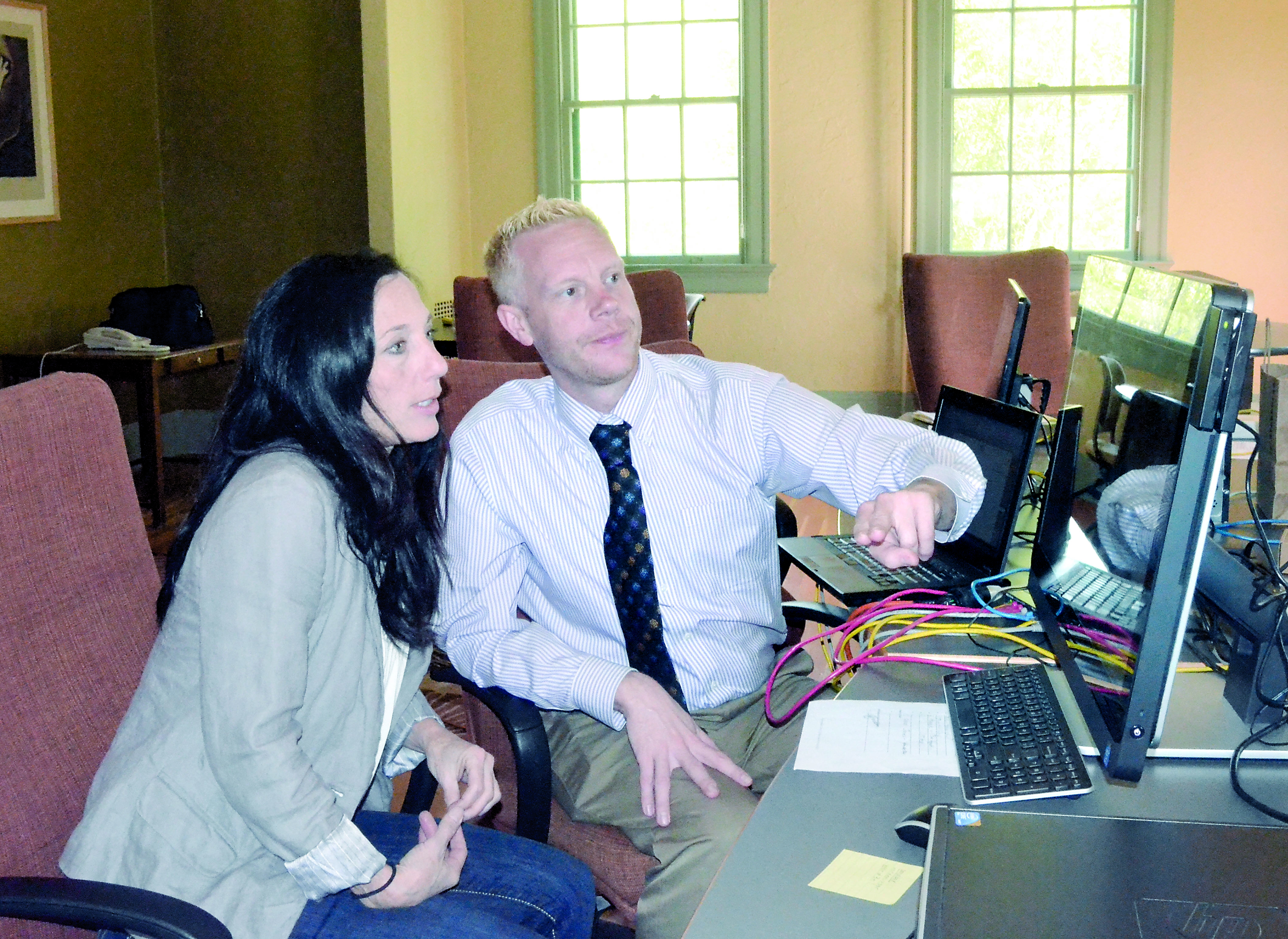 Brenda Tyner of the Lifelong Learning Center Public Development Authority receives training on the park’s Atrio reservation system from Atrio’s Nicholas Franklin. — Charlie Bermant/Peninsula Daily News