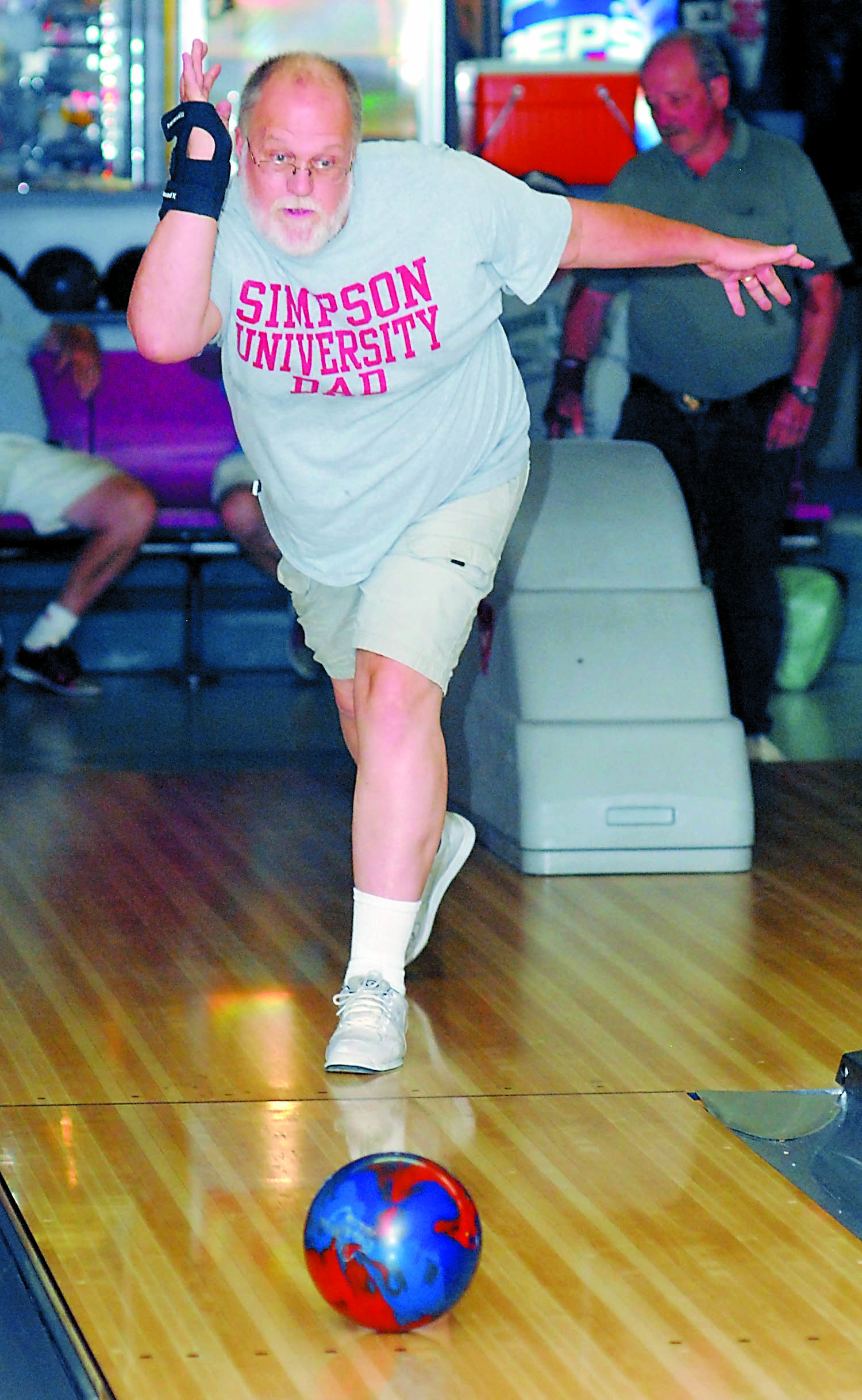 Clifford Silliman of Sequim warms up for the bowling competition at Laurel Lanes in Port Angeles on Friday. Keith Thorpe/Peninsula Daily News