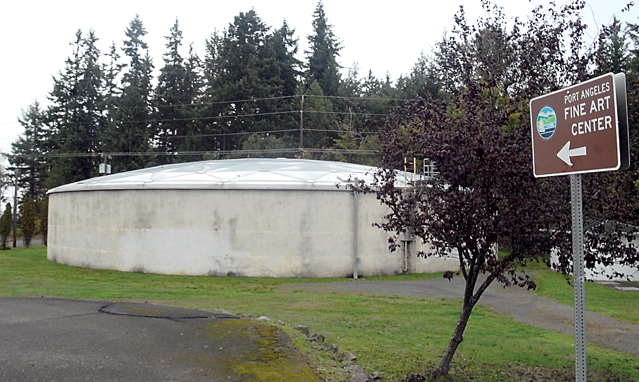 An unadorned water storage tank on Lauridsen Boulevard near the Port Angeles Fine Arts Center could receive a decorative mural arranged by Revitalize Port Angeles. Keith Thorpe/Peninsula Daily News