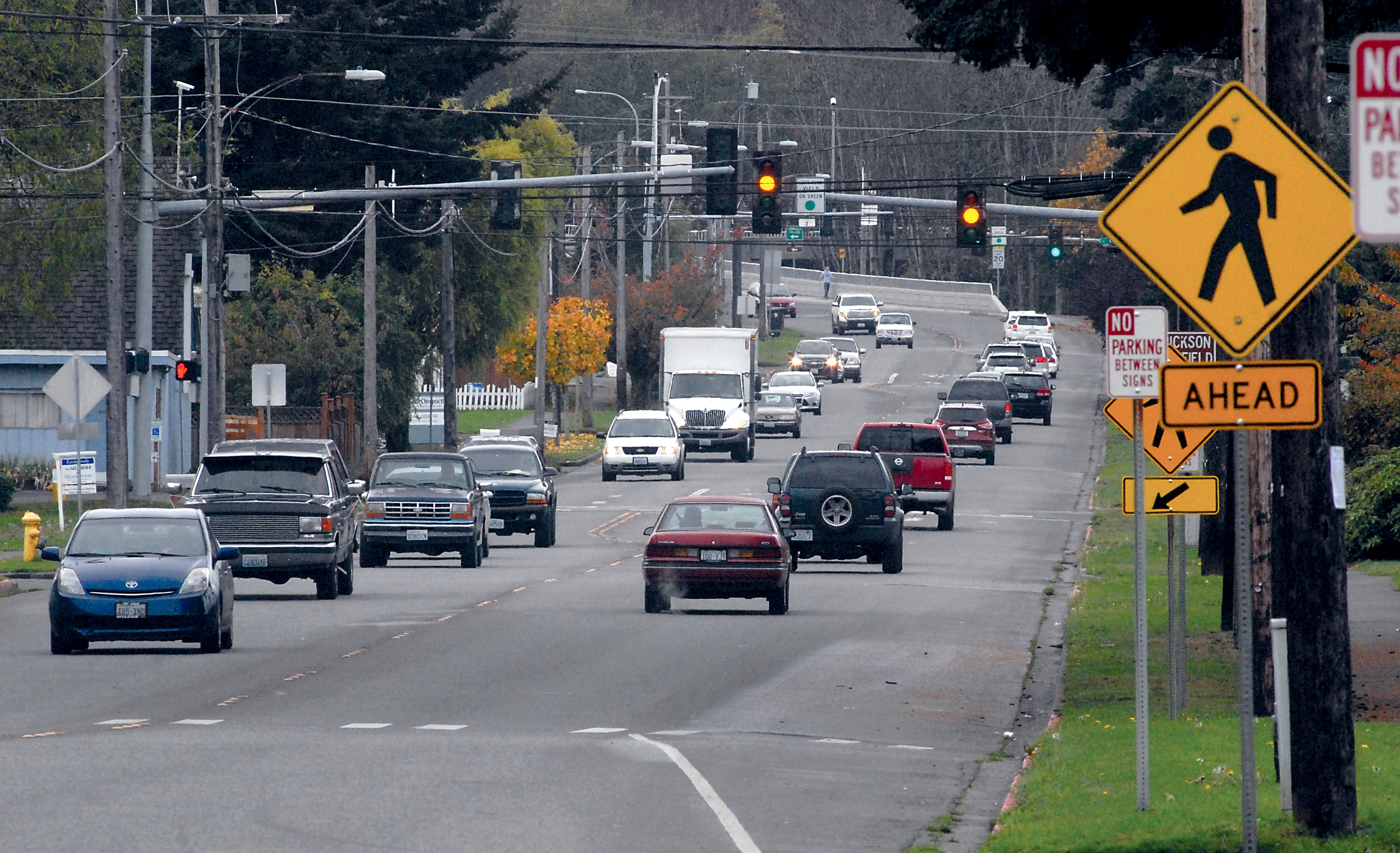 Traffic makes its way along South Race Street in Port Angeles on Thursday. The city is considering a plan to divide lanes of traffic along the busy thoroughfare. — Keith Thorpe/Peninsula Daily News