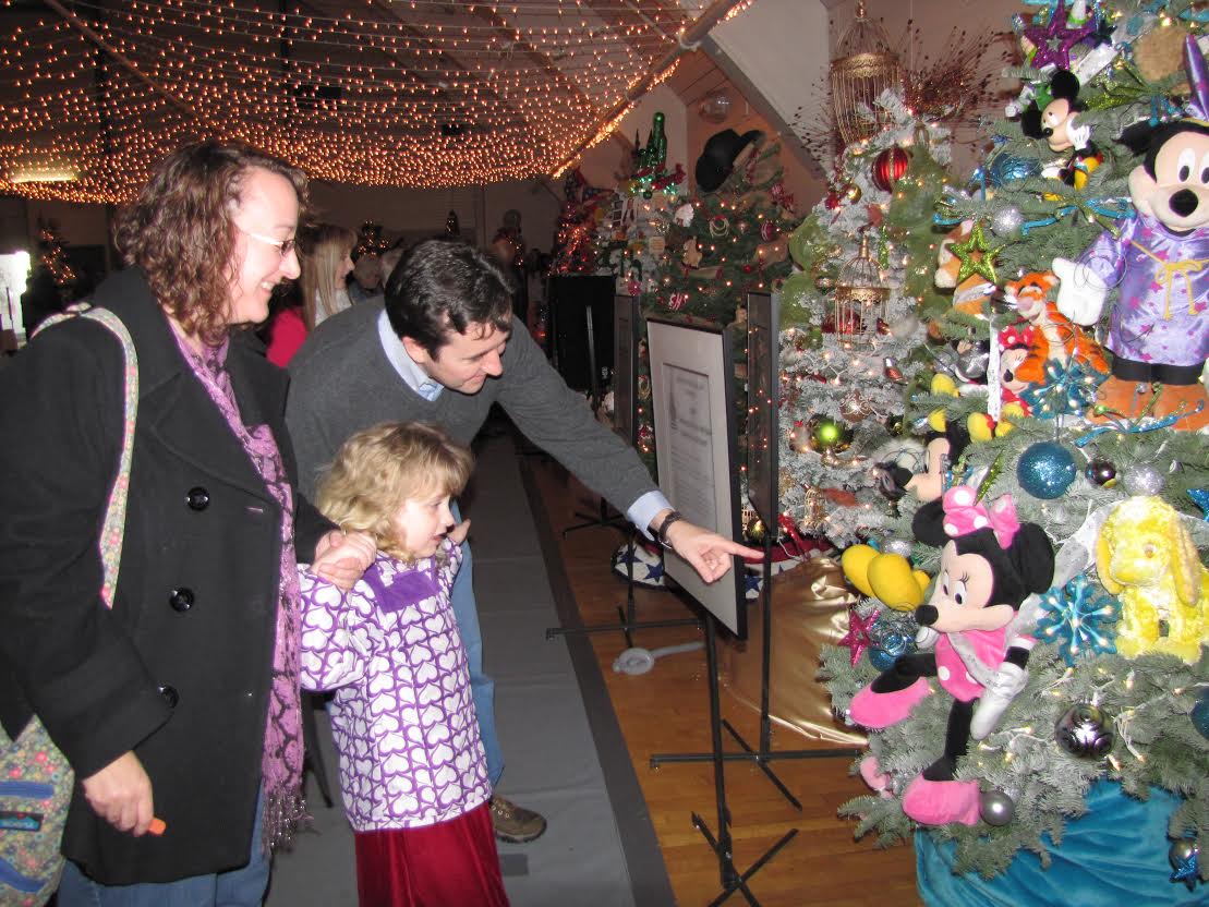 Matt Luker of Port Angeles points out details on a tree to his daughter