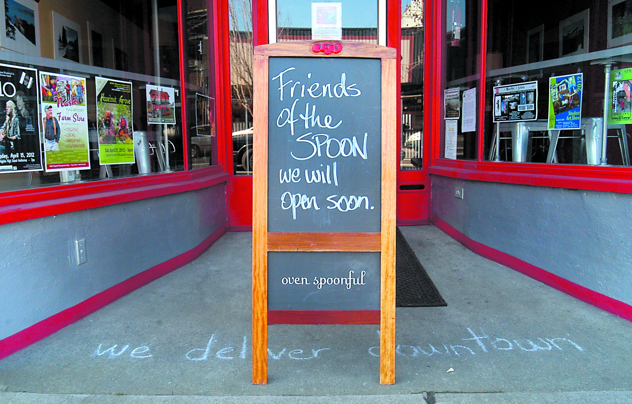 A sign in front of the now-closed Itty Bitty Buzz coffee shop in downtown Port Angeles on Saturday indicates that a portion of the business is planned to be reopened as the Oven Spoonful. Keith Thorpe/Peninsula Daily News