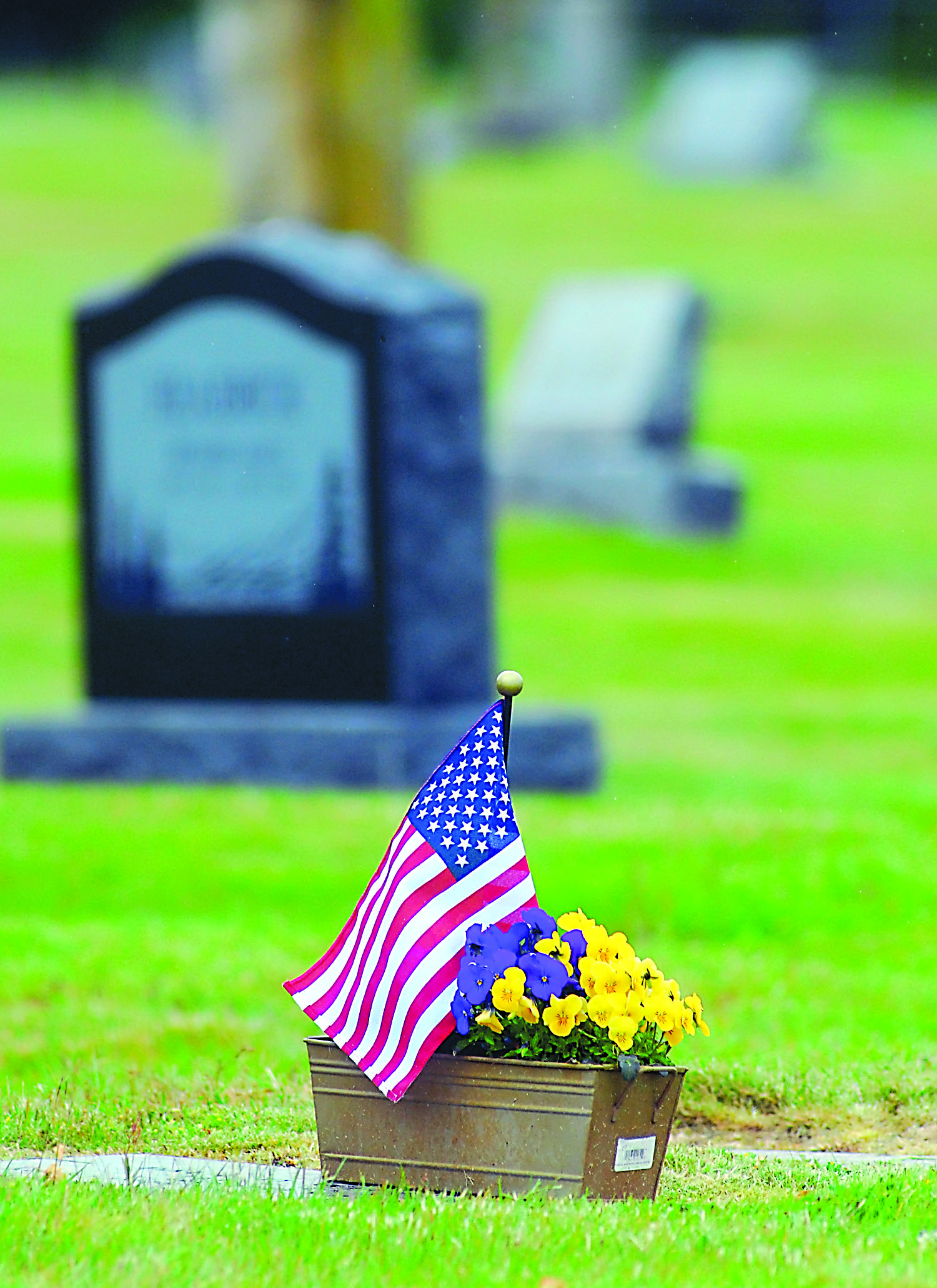 An American flag marks a grave at Ocean View Cemetery in Port Angeles on Wednesday. Keith Thorpe/Peninsula Daily News