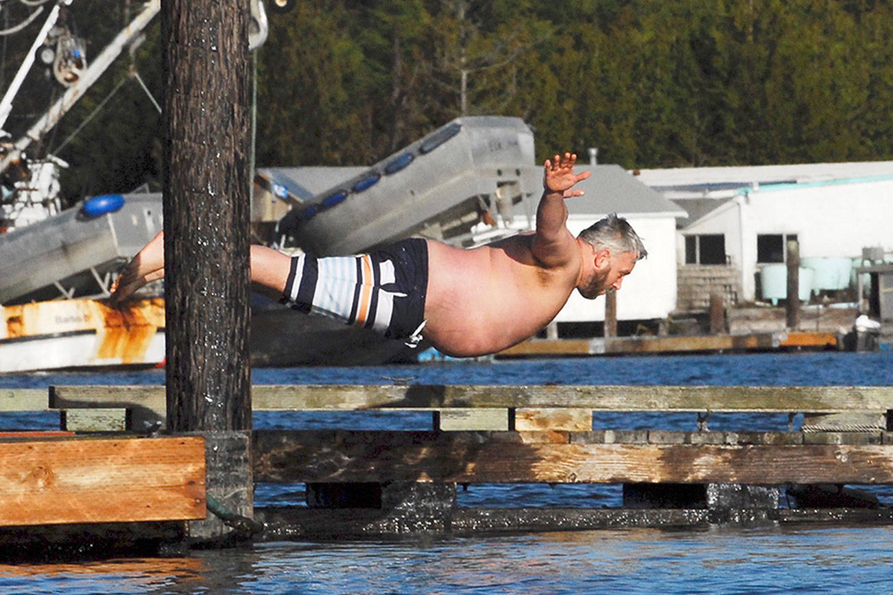 100 dive, flip and flop in frigid welcome to 2018 in Nordland