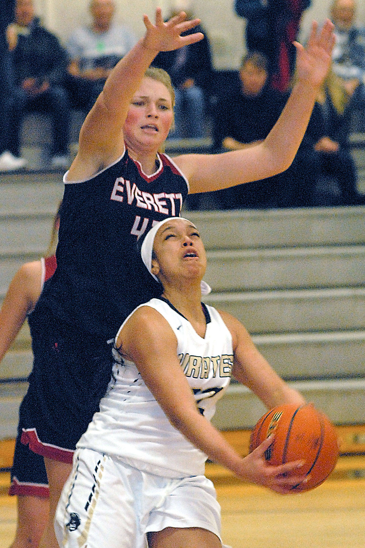 Peninsula’s Tiffani Smith, front, looks for an opening past the defense of Everett’s Sydney Taggart on Saturday in Port Angeles. (Keith Thorpe/Peninsula Daily News)