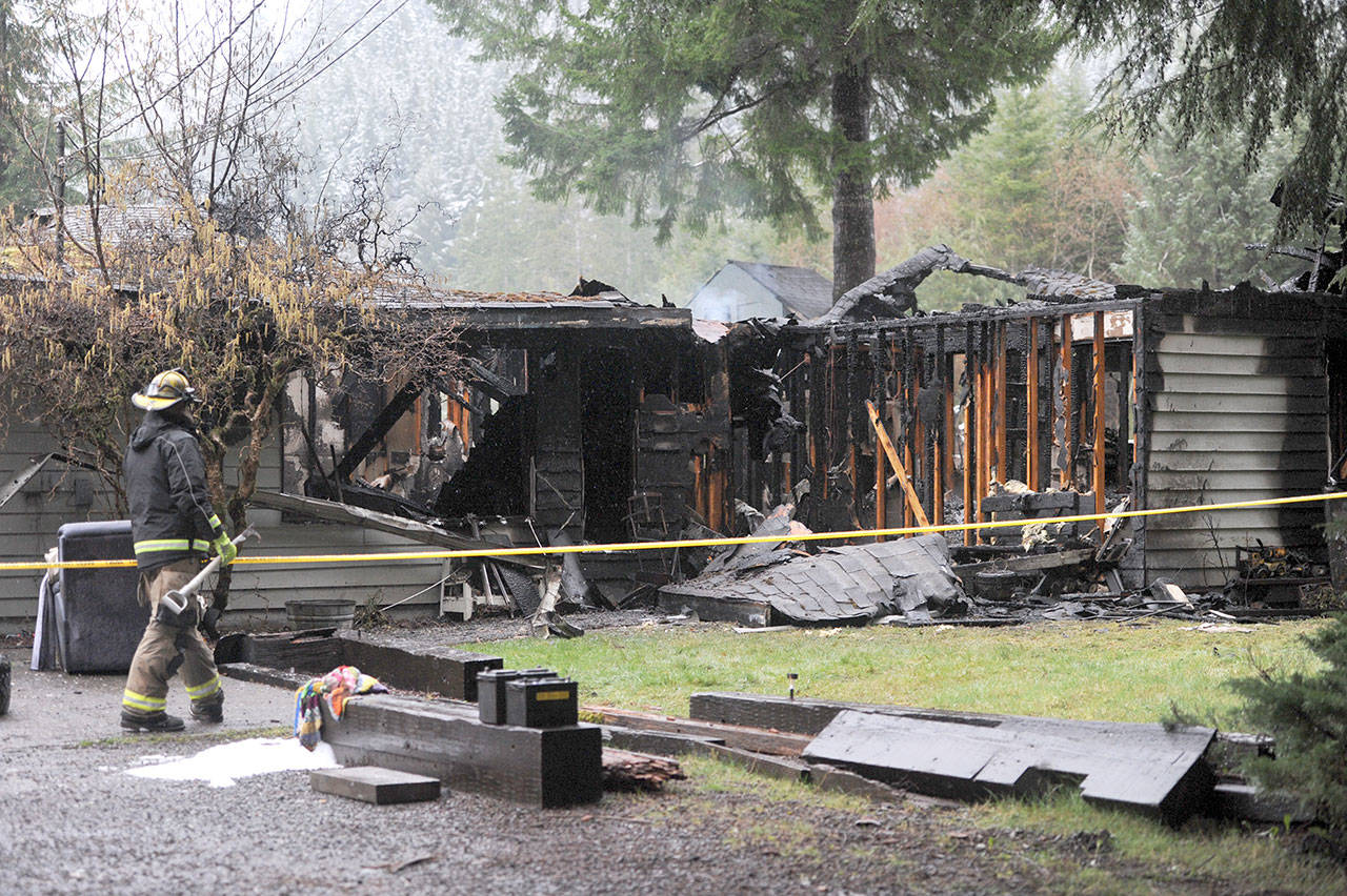 Forks family escapes blaze that burns down house Peninsula Daily News