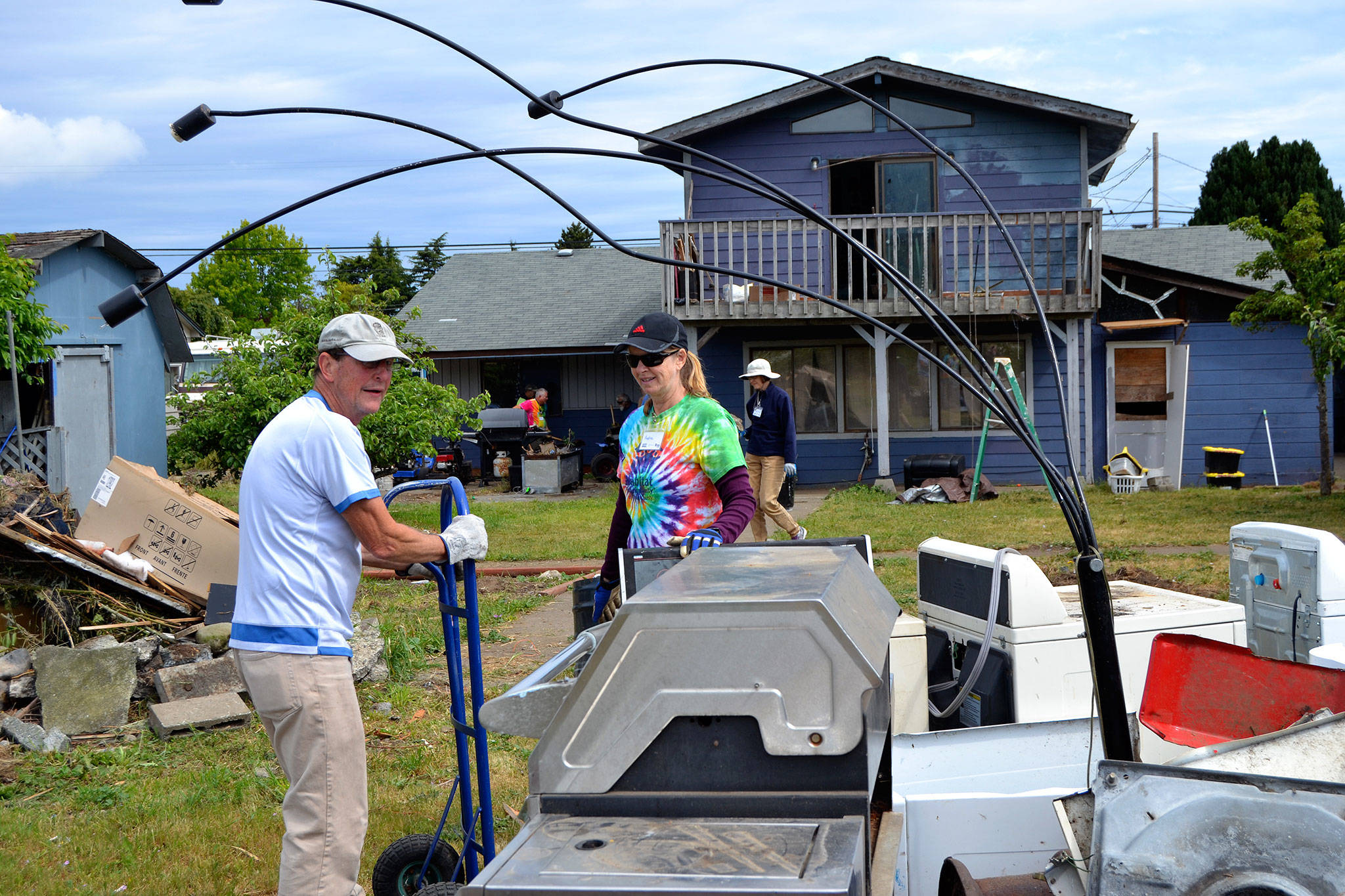 &lt;strong&gt;Matthew Nash&lt;/strong&gt;/Olympic Peninsula News Group                                Rick Reed of Dallas, Texas, and Andrea Putnam of Princeton, N.J., move a dryer during Sequim Service Fest’s first house cleanup Tuesday. Both Reed and Putnam plan to stay and volunteer in Sequim through the event’s finish Friday, June 15.