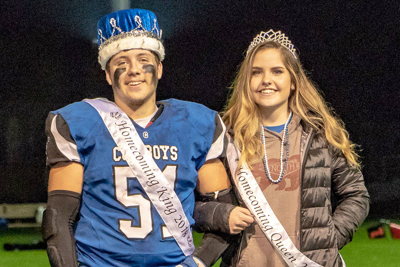 PHOTO: Chimacum crowns homecoming royalty