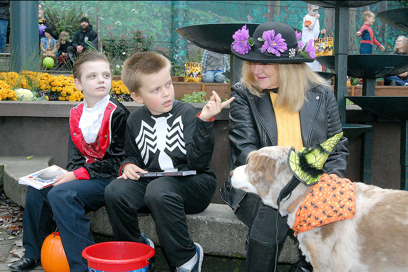 PHOTO: Taking a break on Halloween