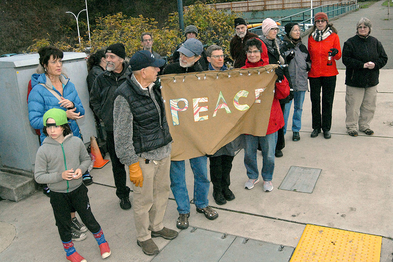 PHOTO: Standing for peace: Vigil memorial for victims of shootings