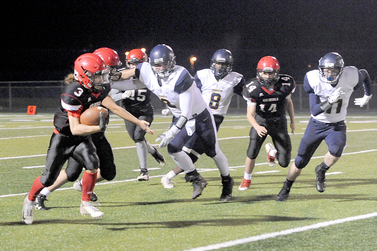 QUAD-DISTRICT FOOTBALL: Billy Parkin runs wild, Neah Bay heading back to state tournament